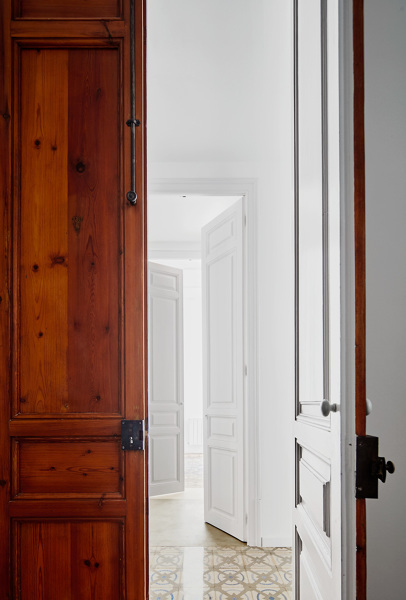 Puertas madera Poblenou