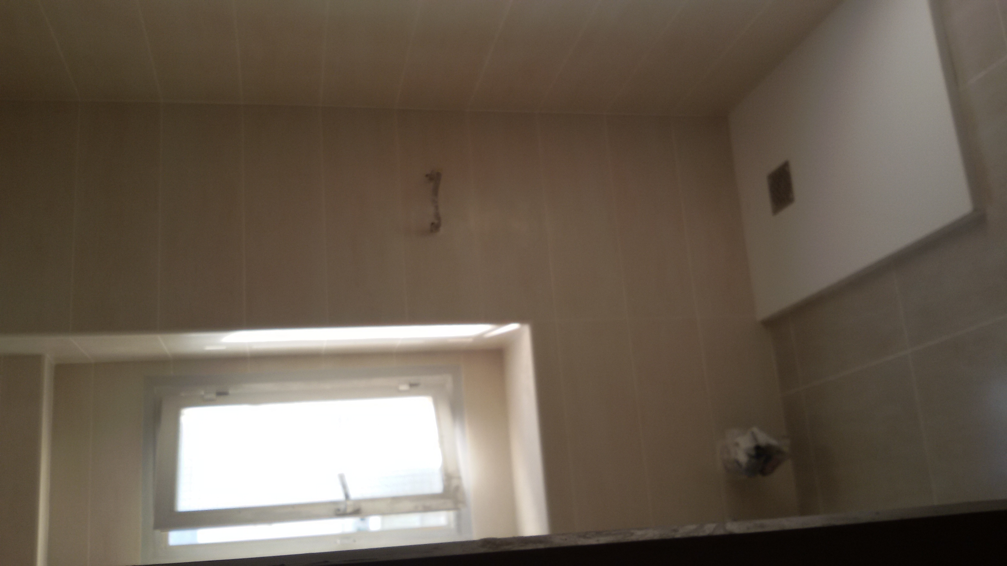 Pared y ventana de baño