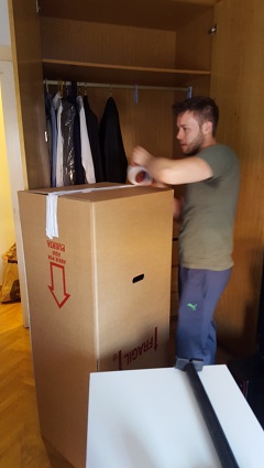 ropa colgada sin arrugas