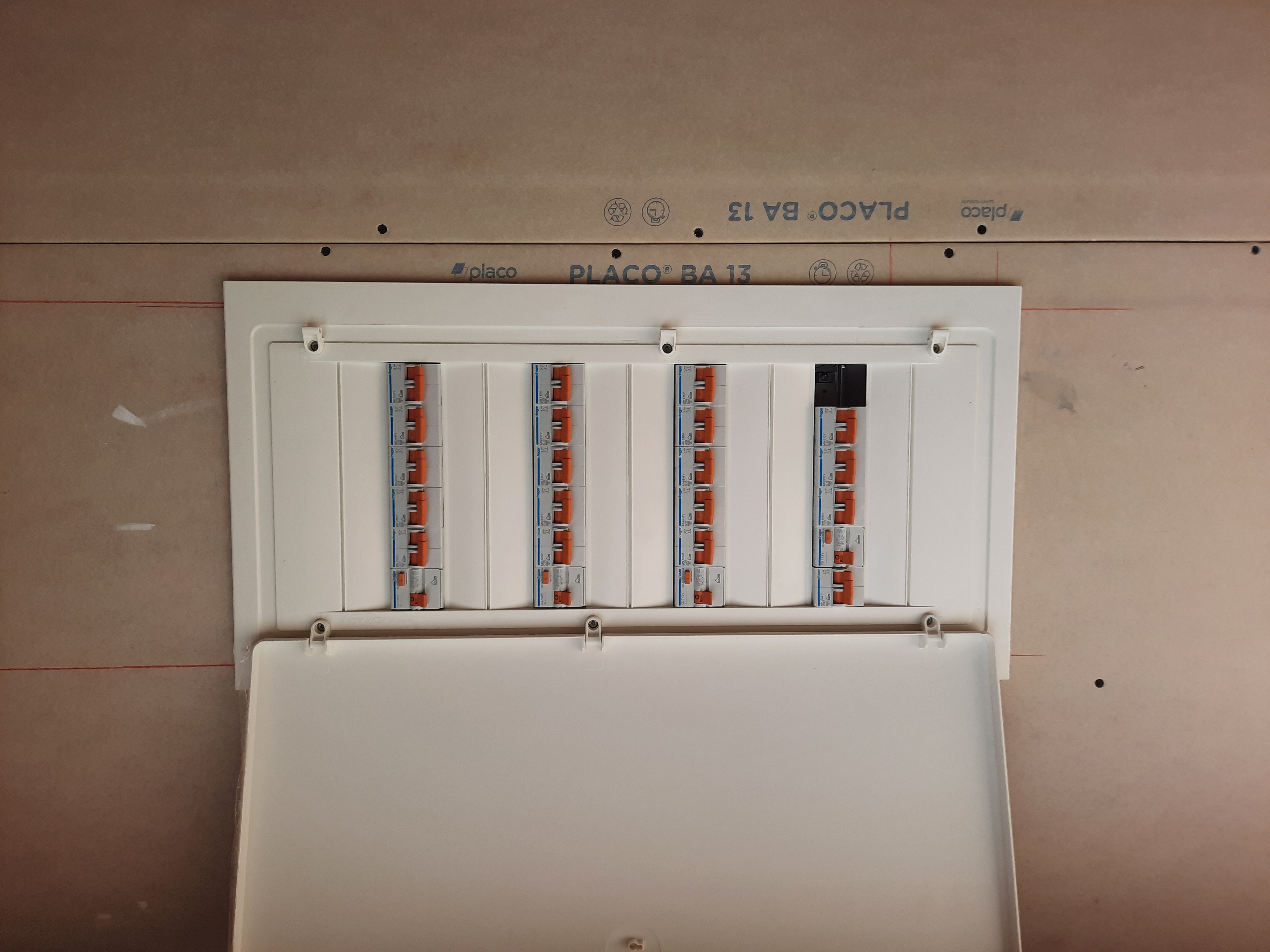Montaje y actualización de cuadro eléctrico general