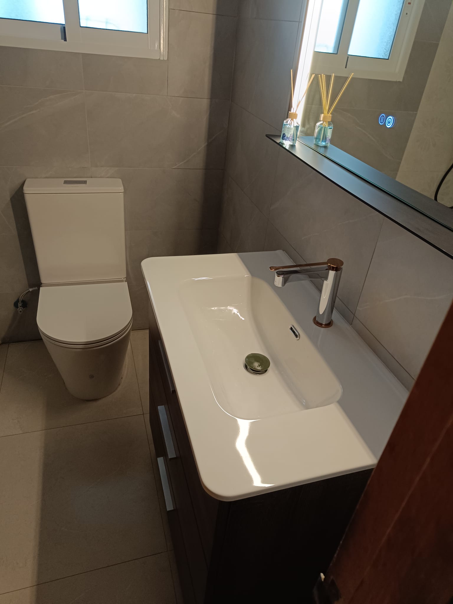 baño grey
