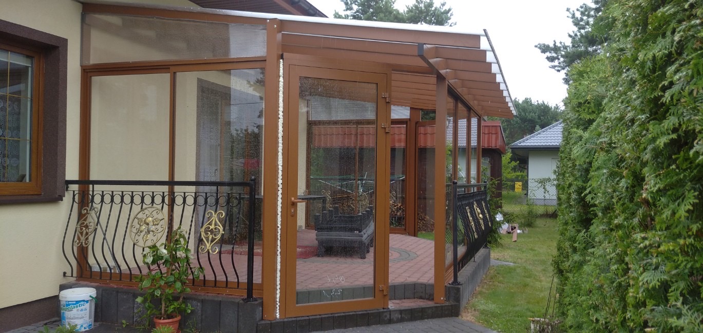 Cerramiento de terraza con estructura y acristalamiento