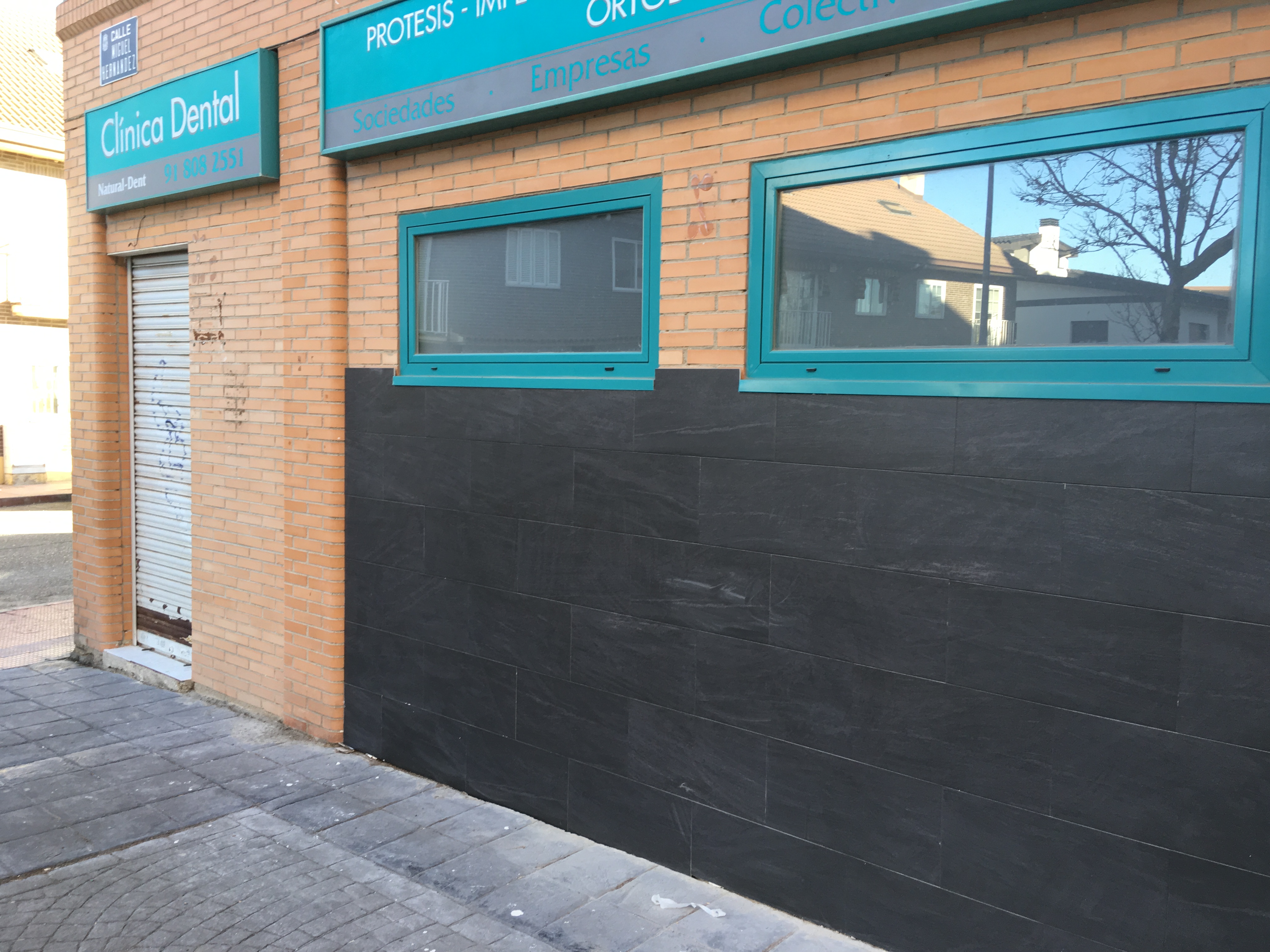 Revestimiento clínica dental