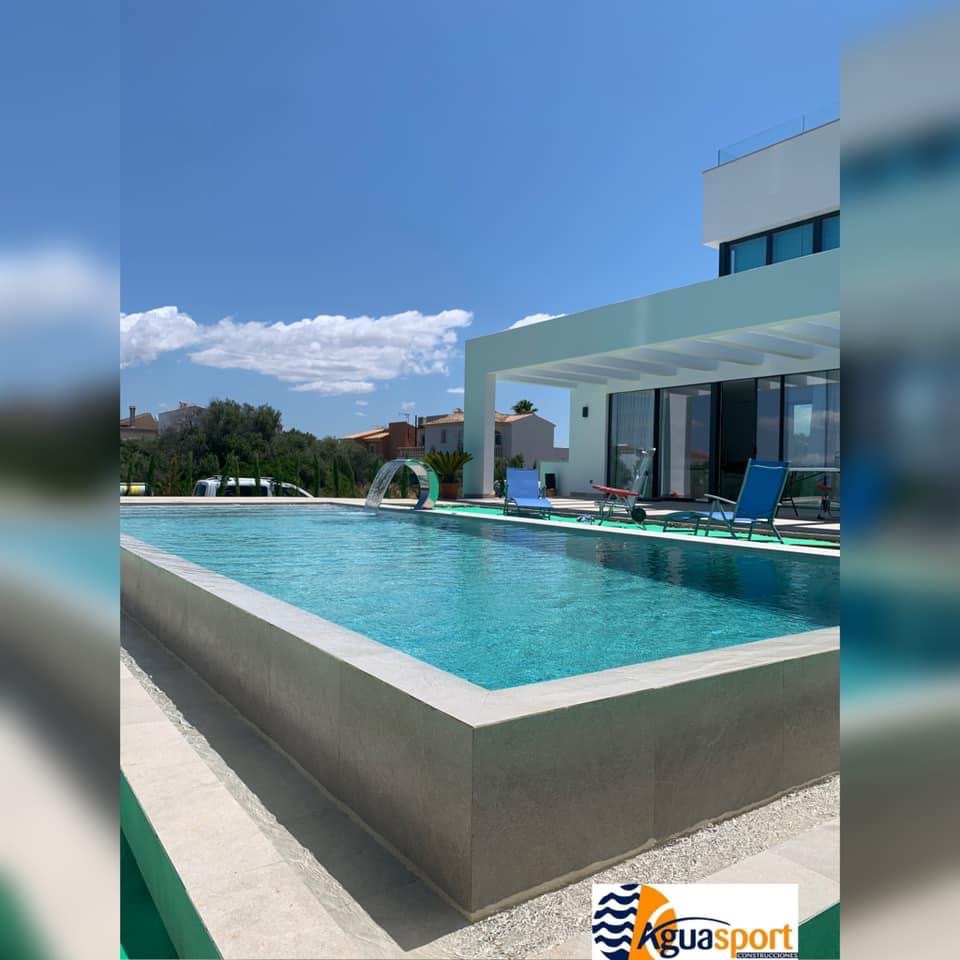 Piscina desbordante