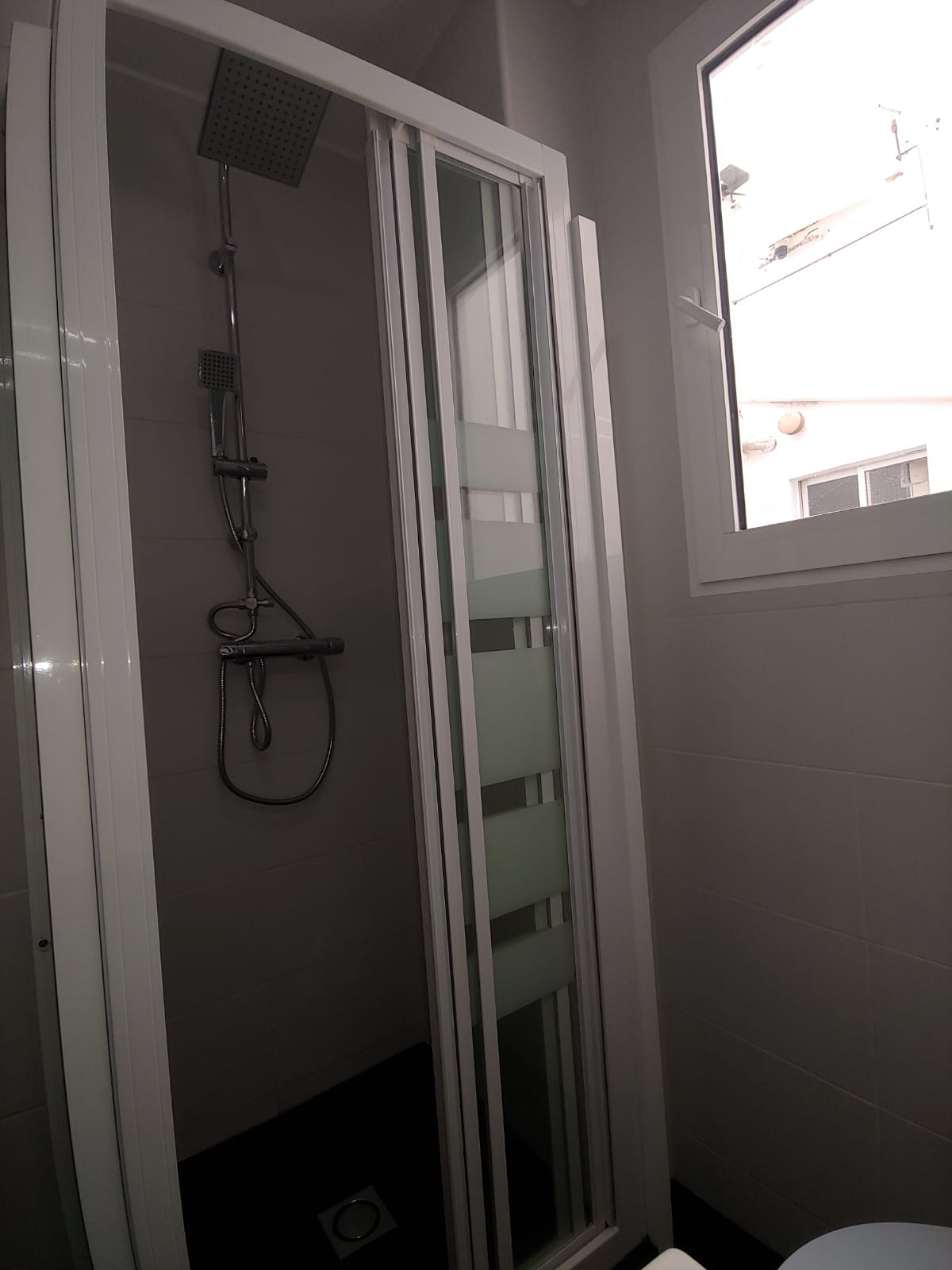 Mampara y ducha nueva