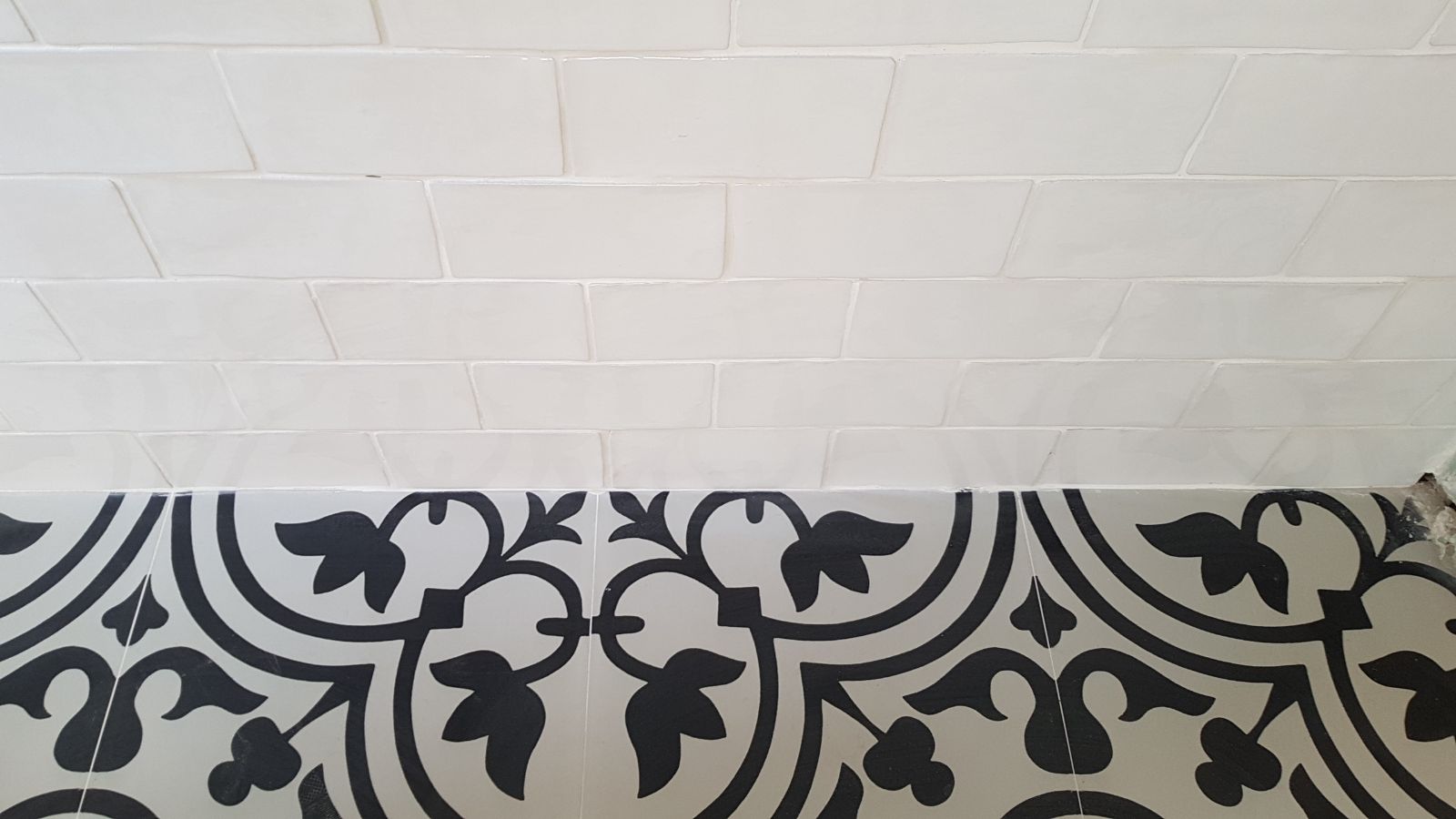 Encuentro suelo baño - bañera