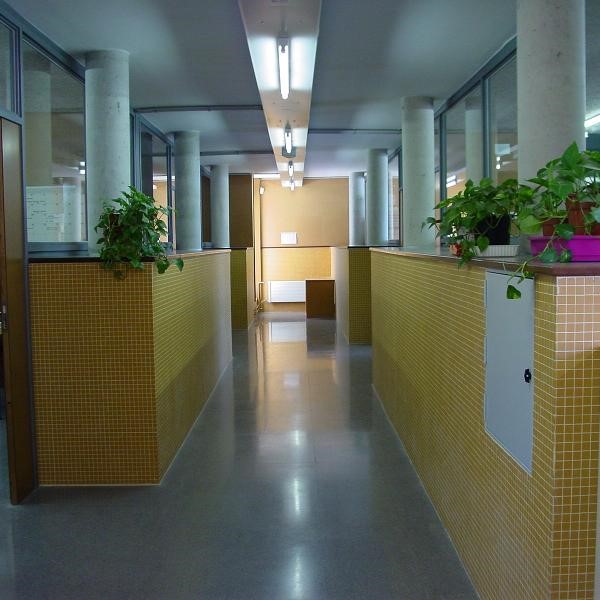 Interior escola a Premià de Dalt