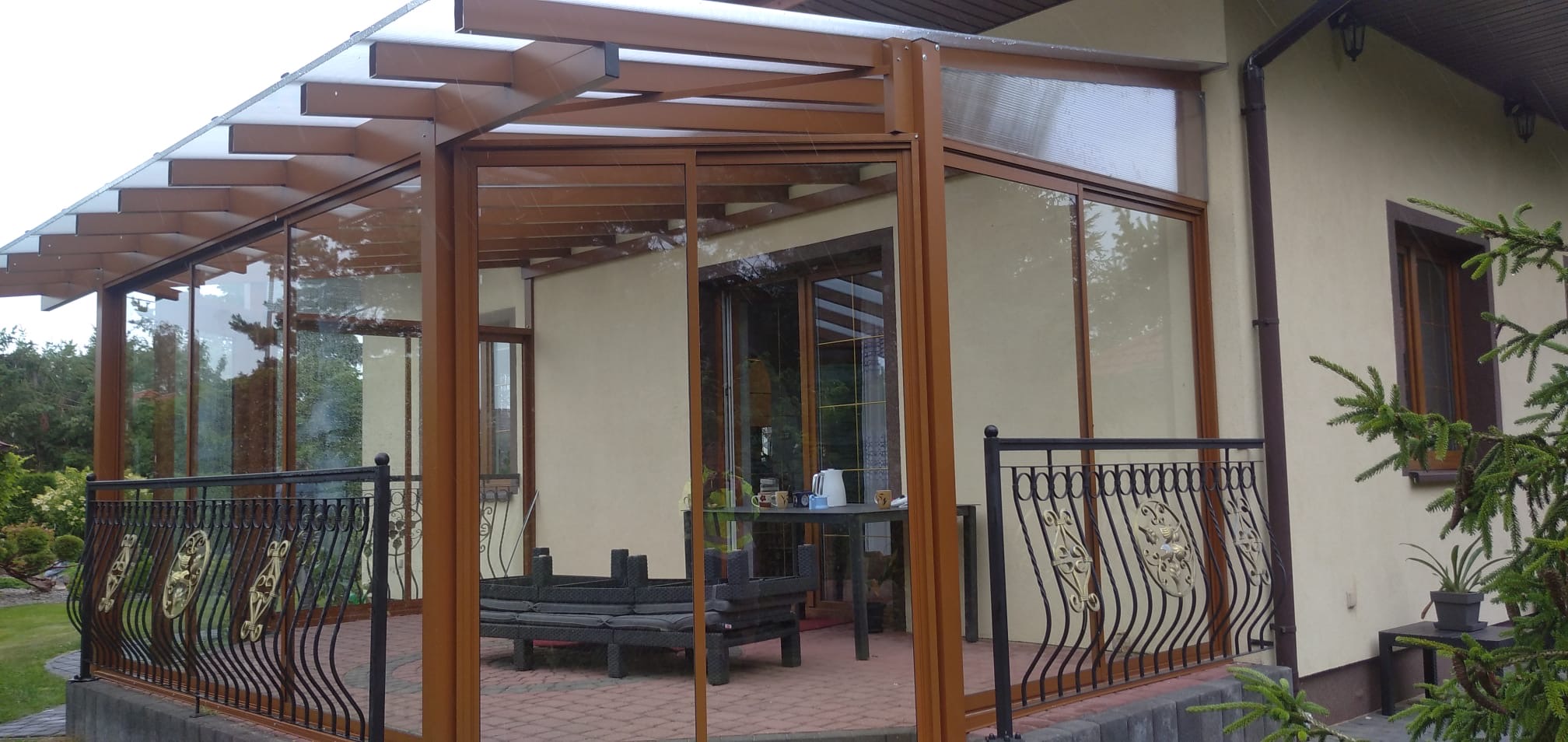 Instalación de terraza acristalada en vivienda unifamiliar