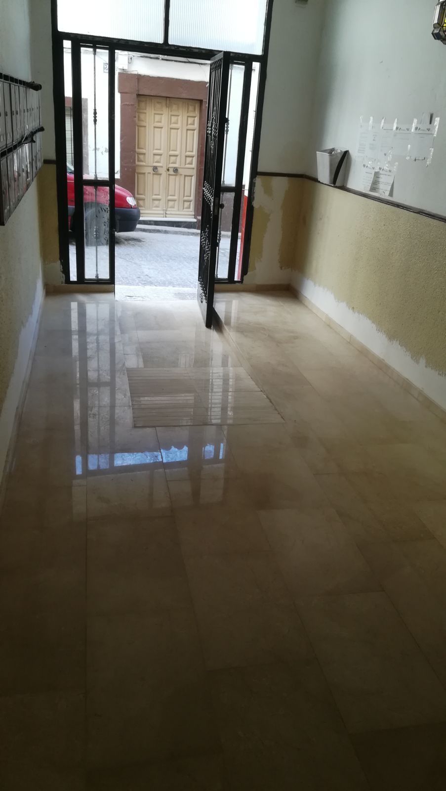 Solado marmol crema