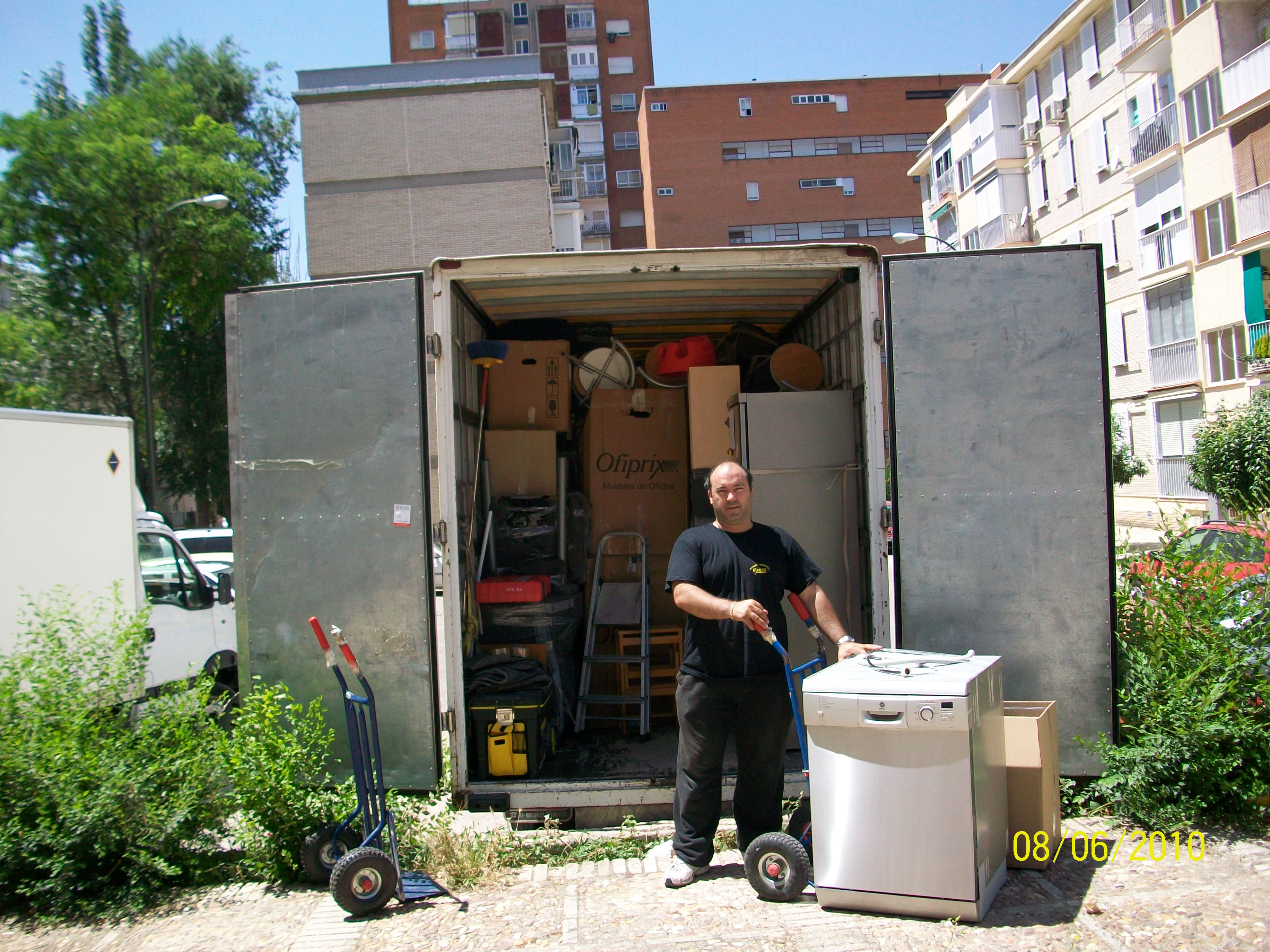 CARGANDO EL CAMION