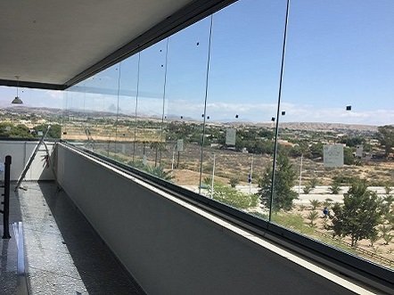 Balcón de una Vivienda (Madrid - C. Propietarios)