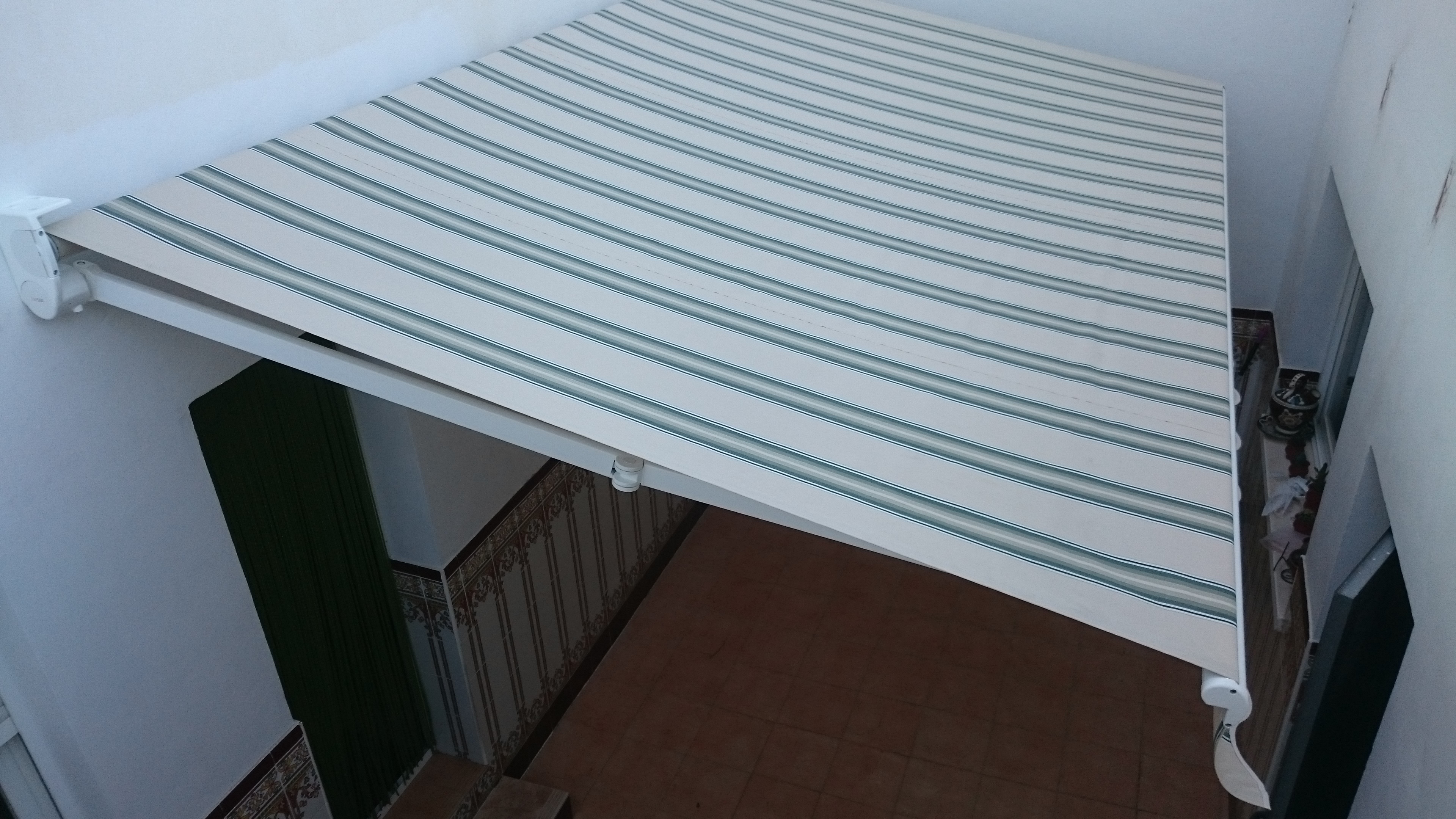 TOLDO EN PATIO INTERIOR