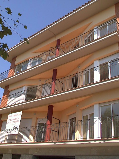 Edifici d'obra nova al Carrer Bruc de Berga