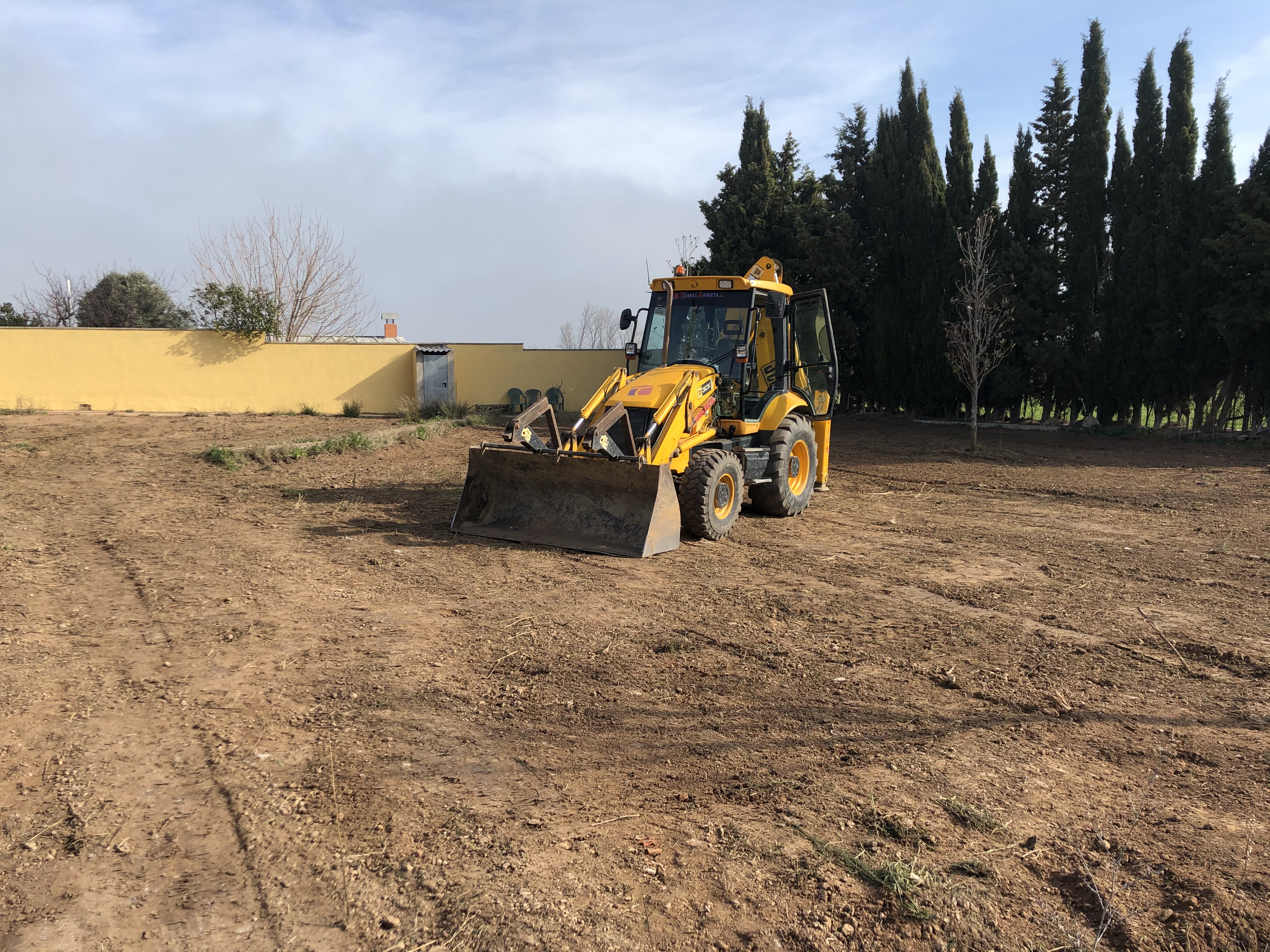 Desbroce y aplanada