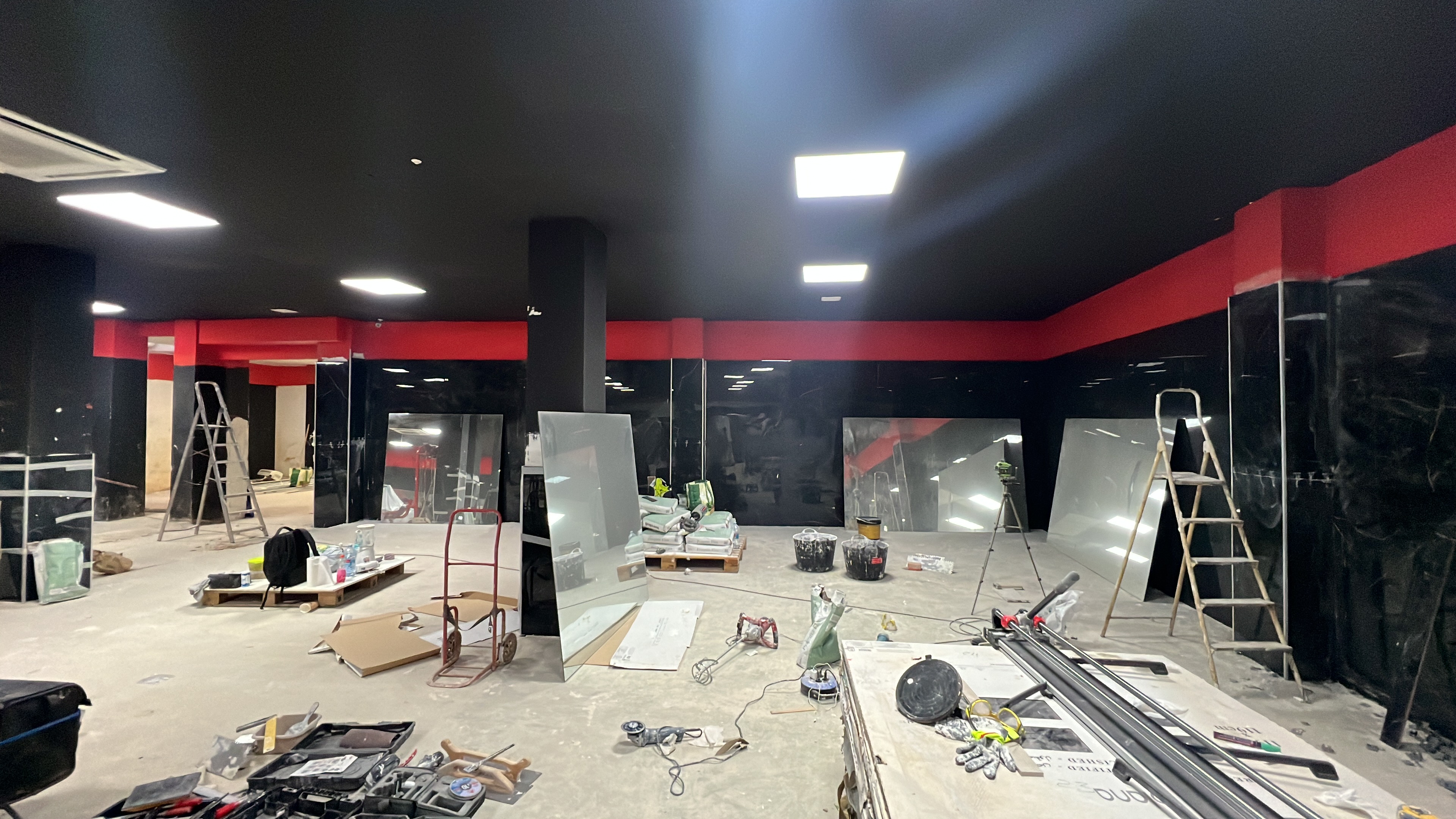 REFORMA GIMNASIO TITAN FITNESS