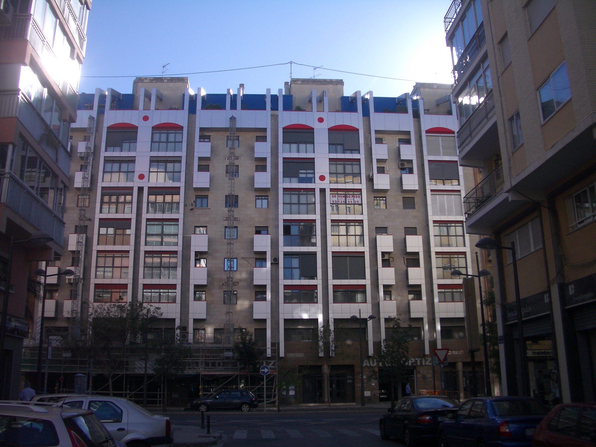 Fachada Principal de Edificio Plurifamiliar entre Medianeras