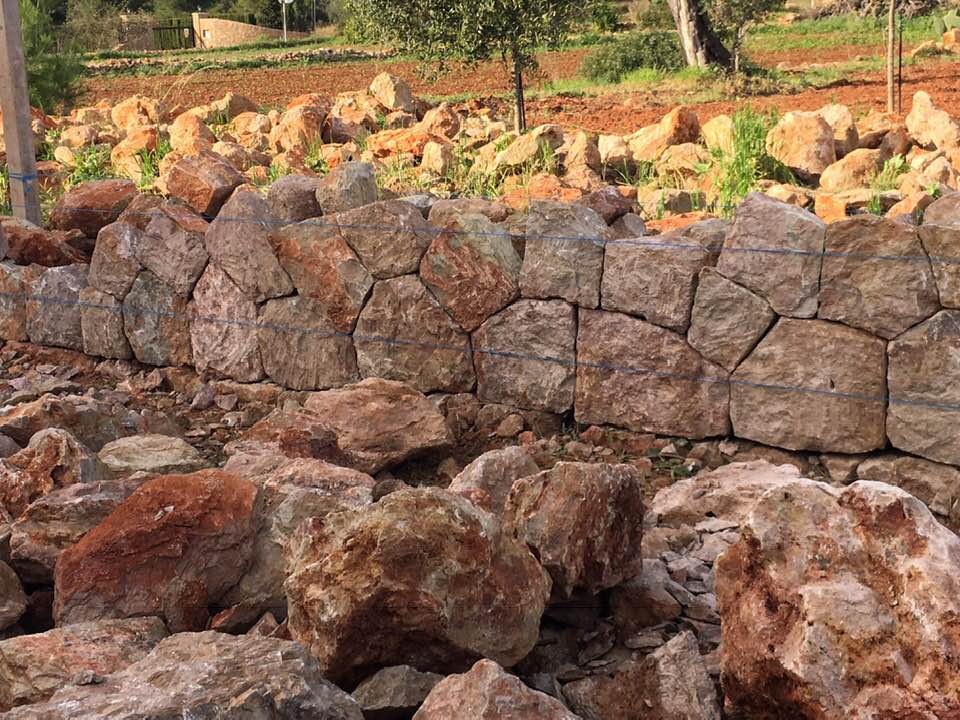 CONSTRUIR PARED DE PIEDRA NATURA .
