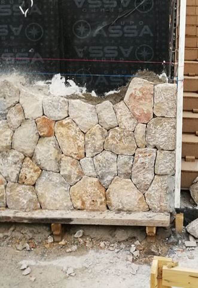 CONSTRUIR PARED DE PIEDRA NATURA .