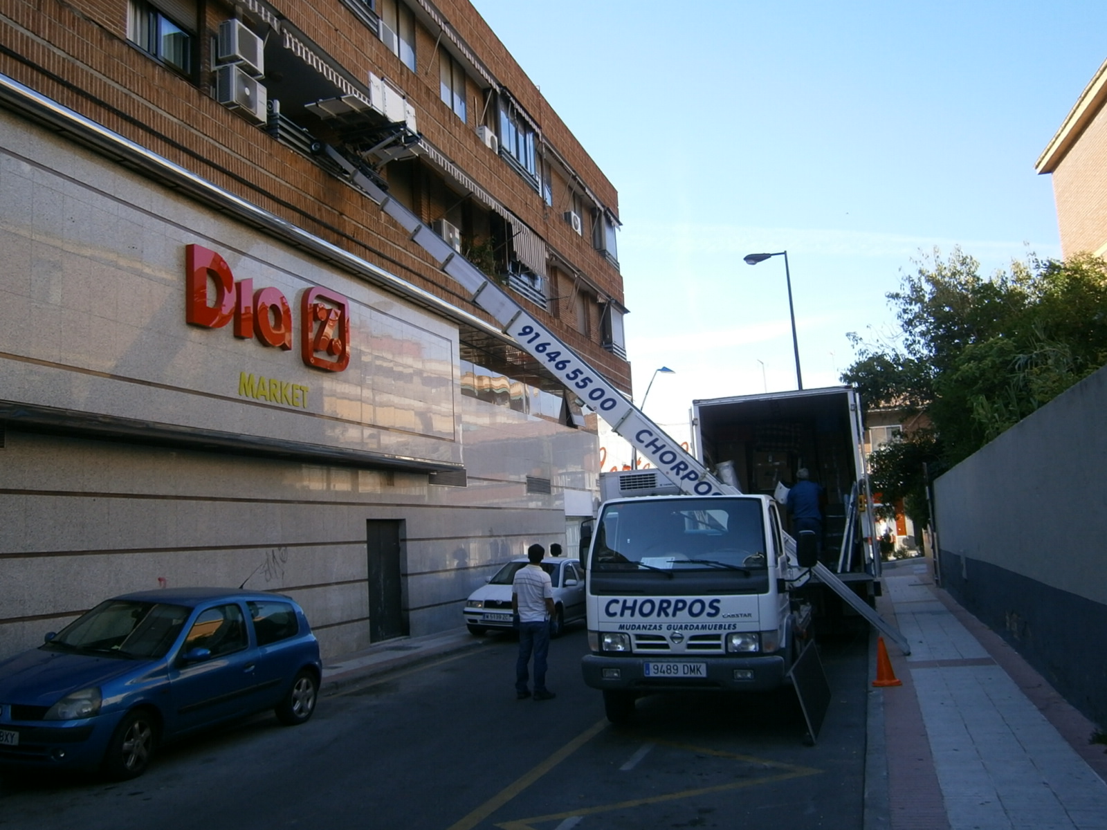 Grúa montamuebles