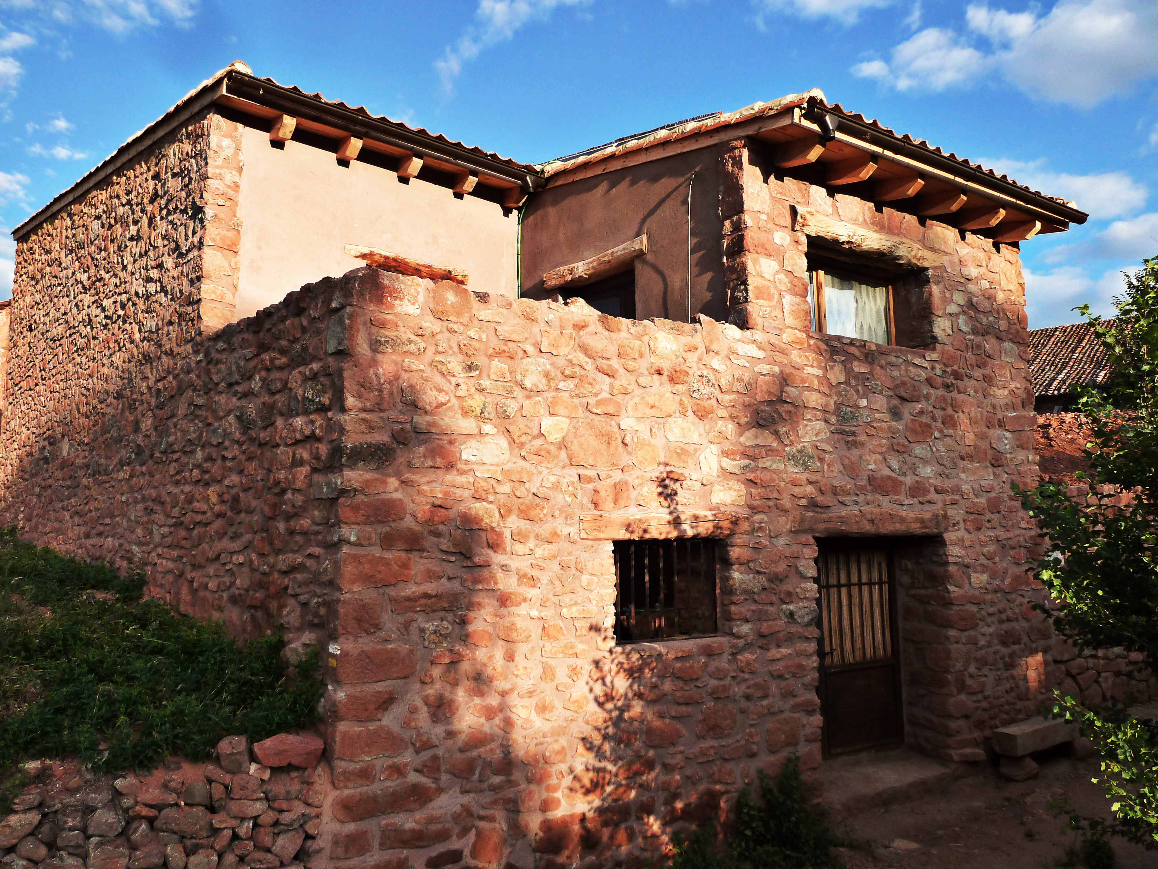 Rehabilitación integral de vivienda rural en Cuevas de Ayllón