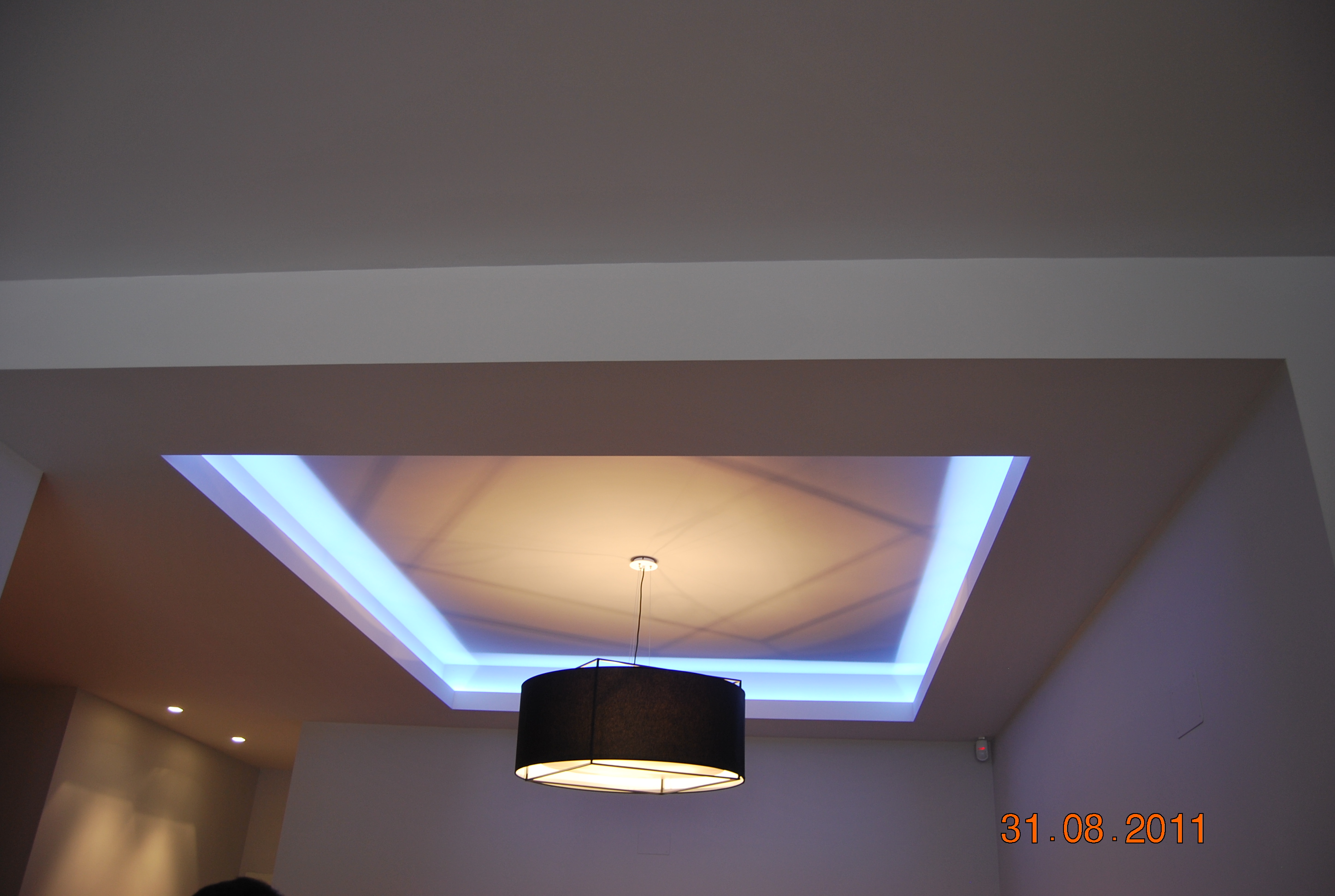 Iluminacion de salon en Azadinos