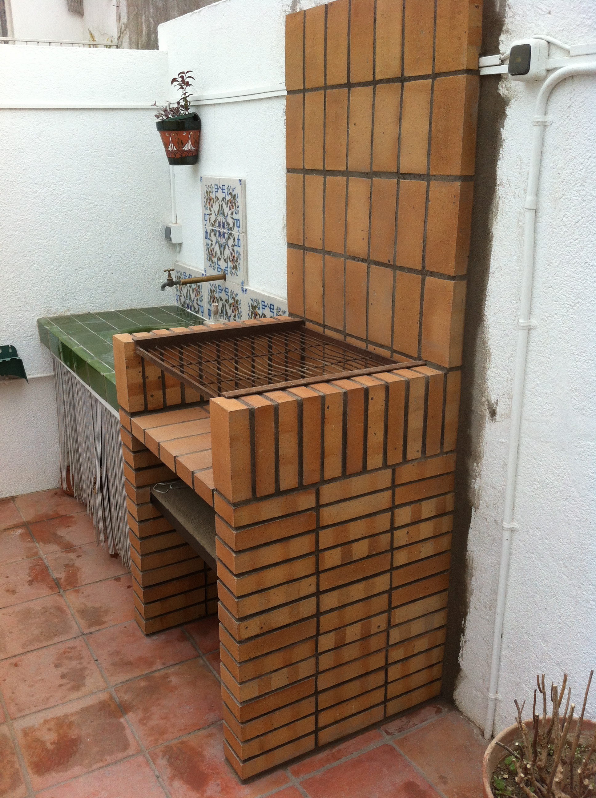 Barbacoa de Obra con Tocho macizo y mortero refractario