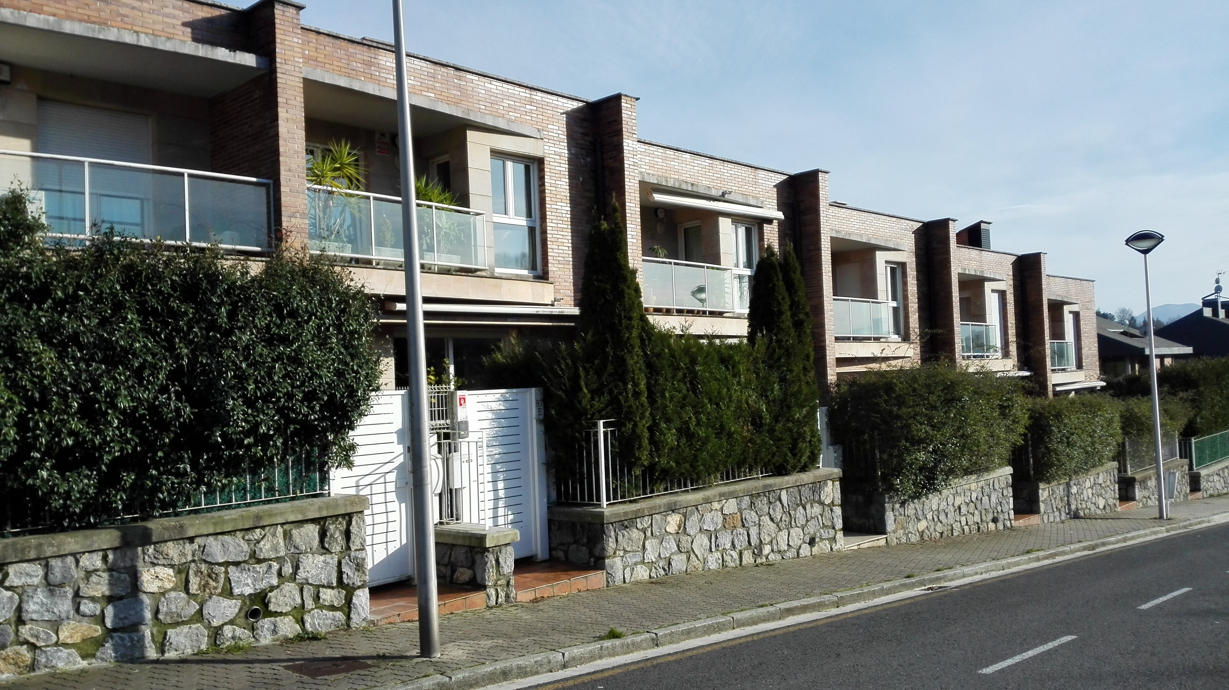 VILLAS ADOSADAS EN AIETE