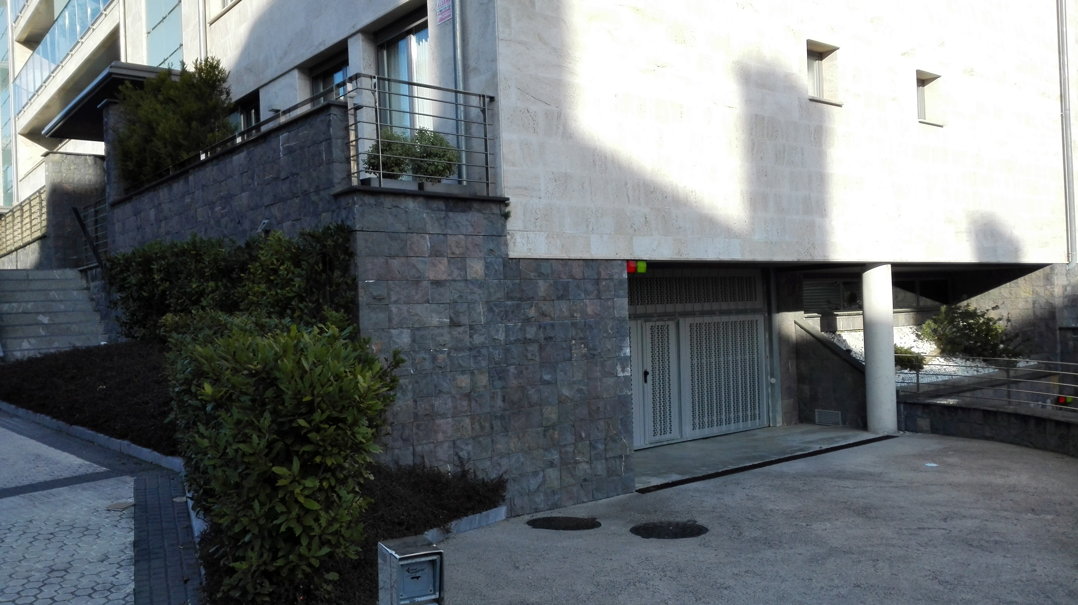 32 VIVIENDAS EN DONOSTI ENTRADA GARAGE