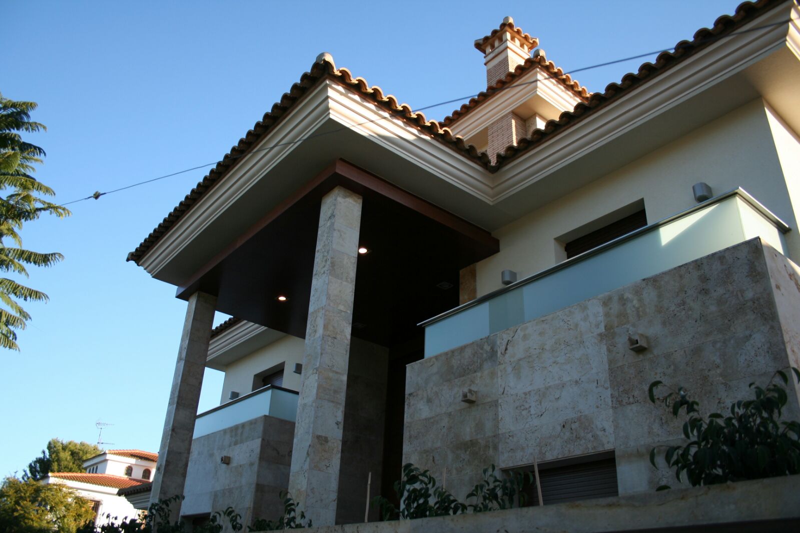 Fachada mármol travertino