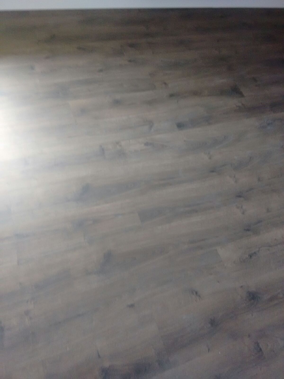 montaje de suelo laminado
