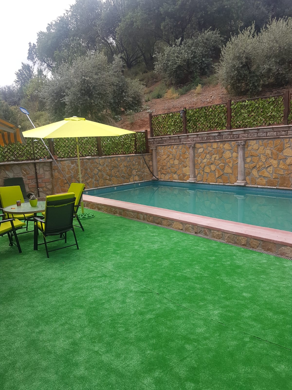 Piscina y casa