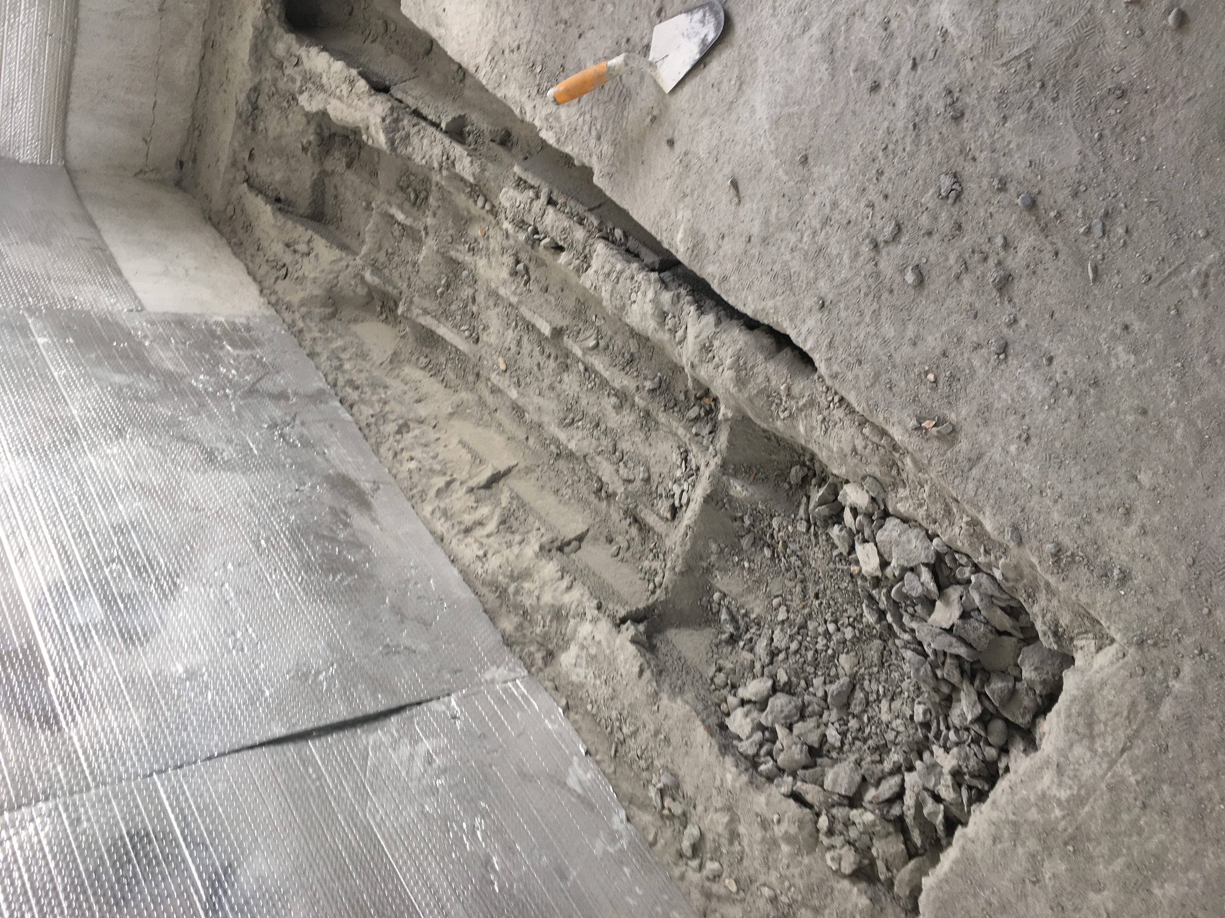 Conexión entre vivienda y trastero en Ponteareas. 4.