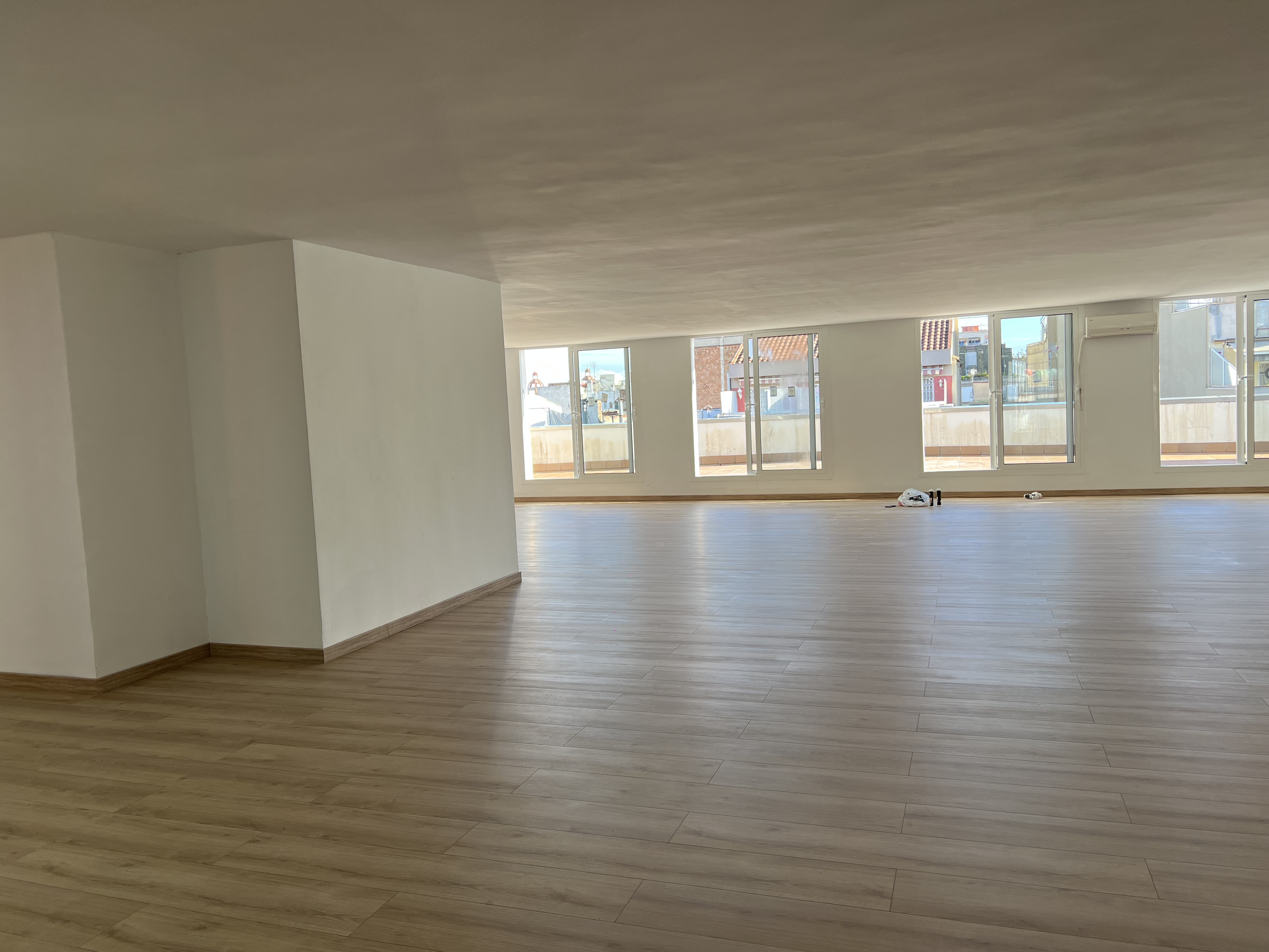 Pinuta, parquet y acabados