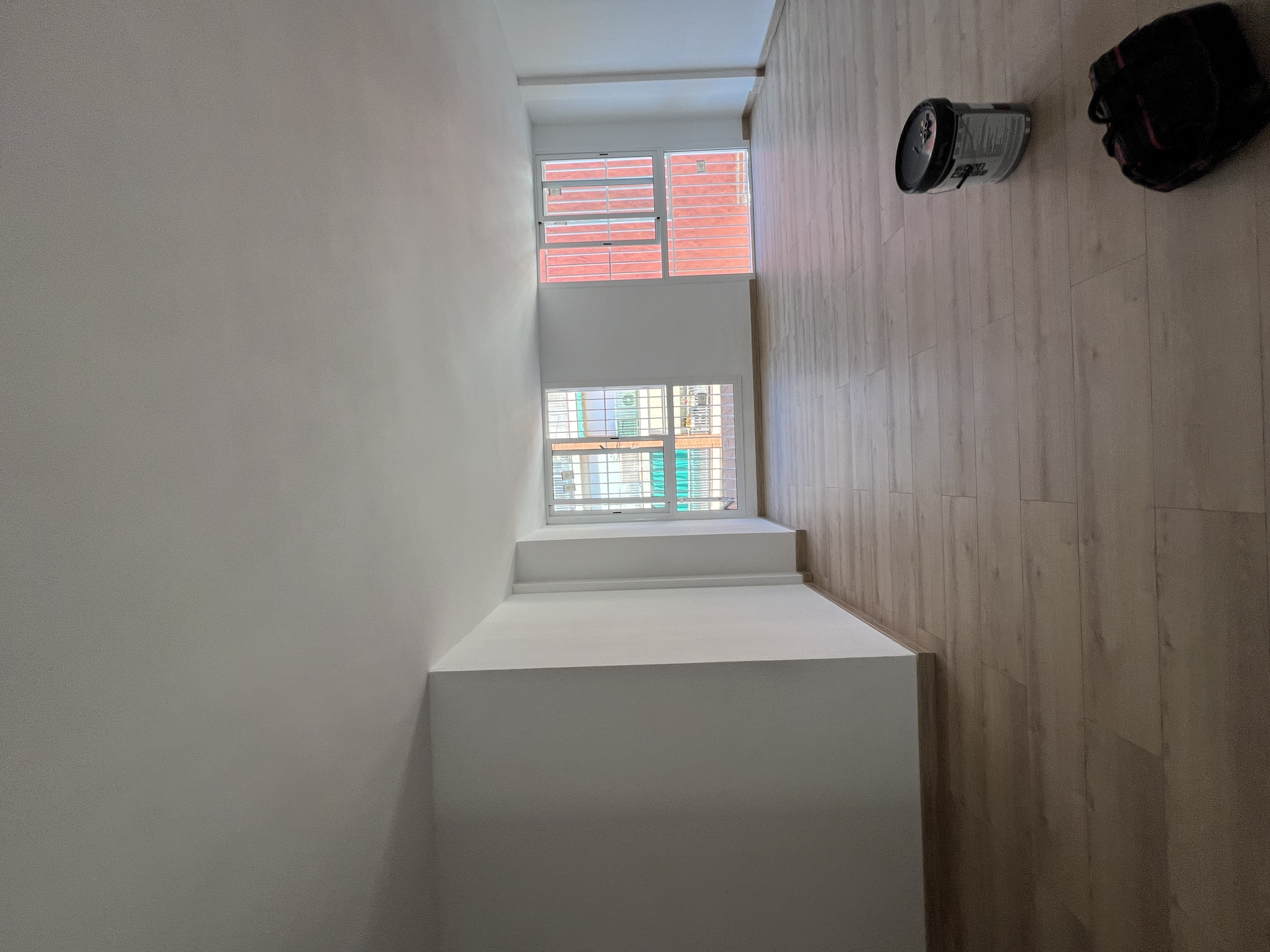 Pinuta, parquet, ventanas y acabados