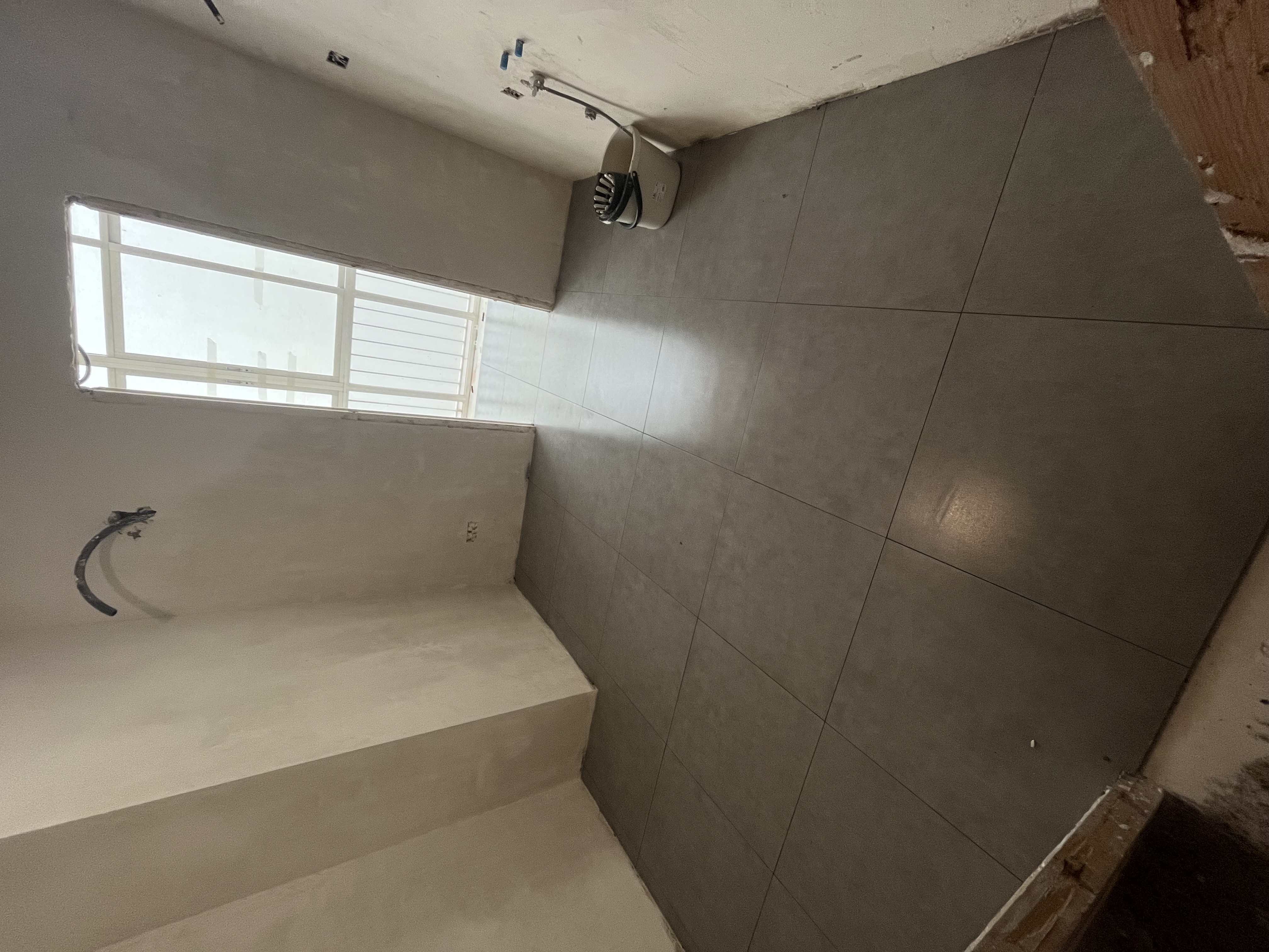 Instalación de porcelanato en cocina