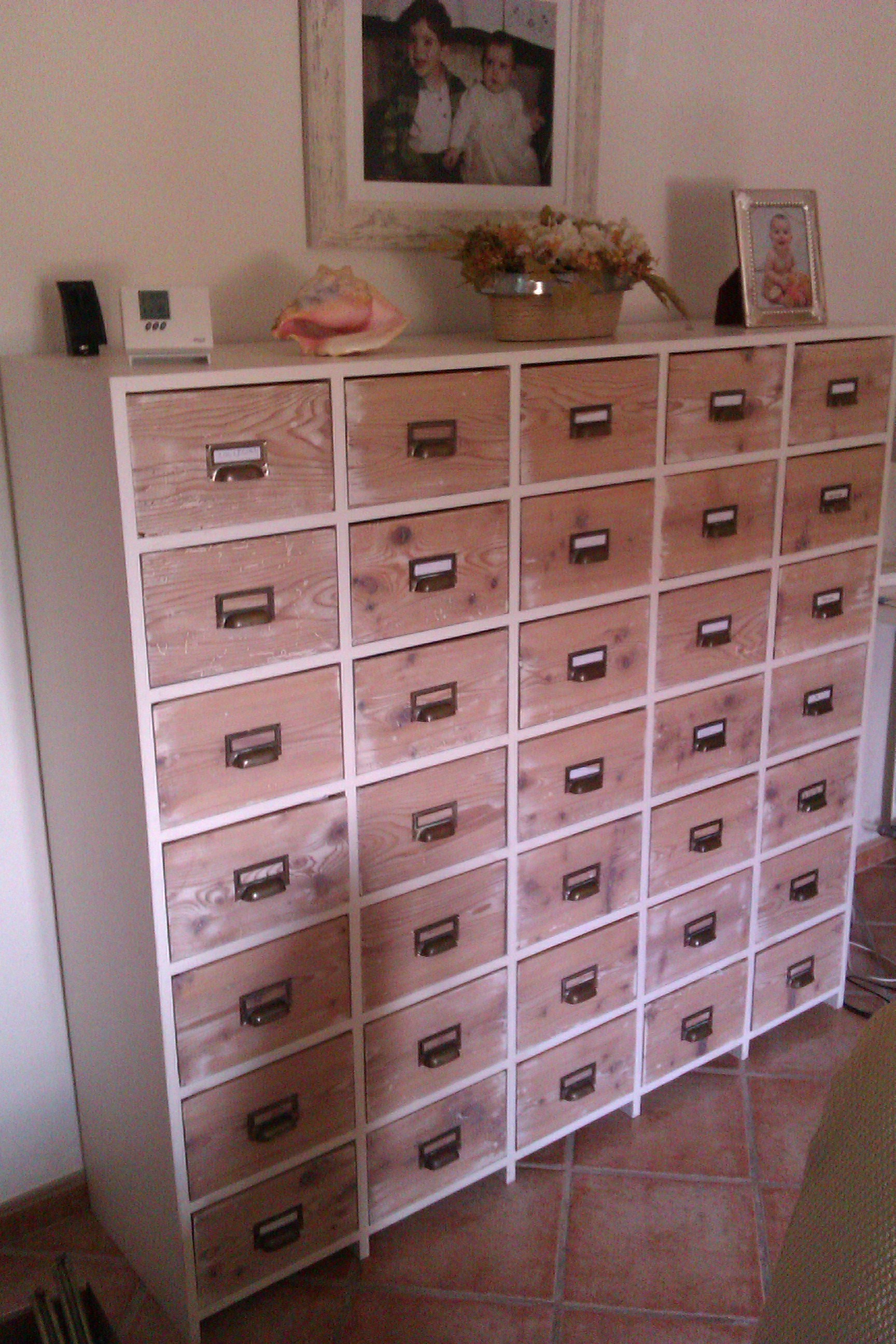 Mueble archivador pintado