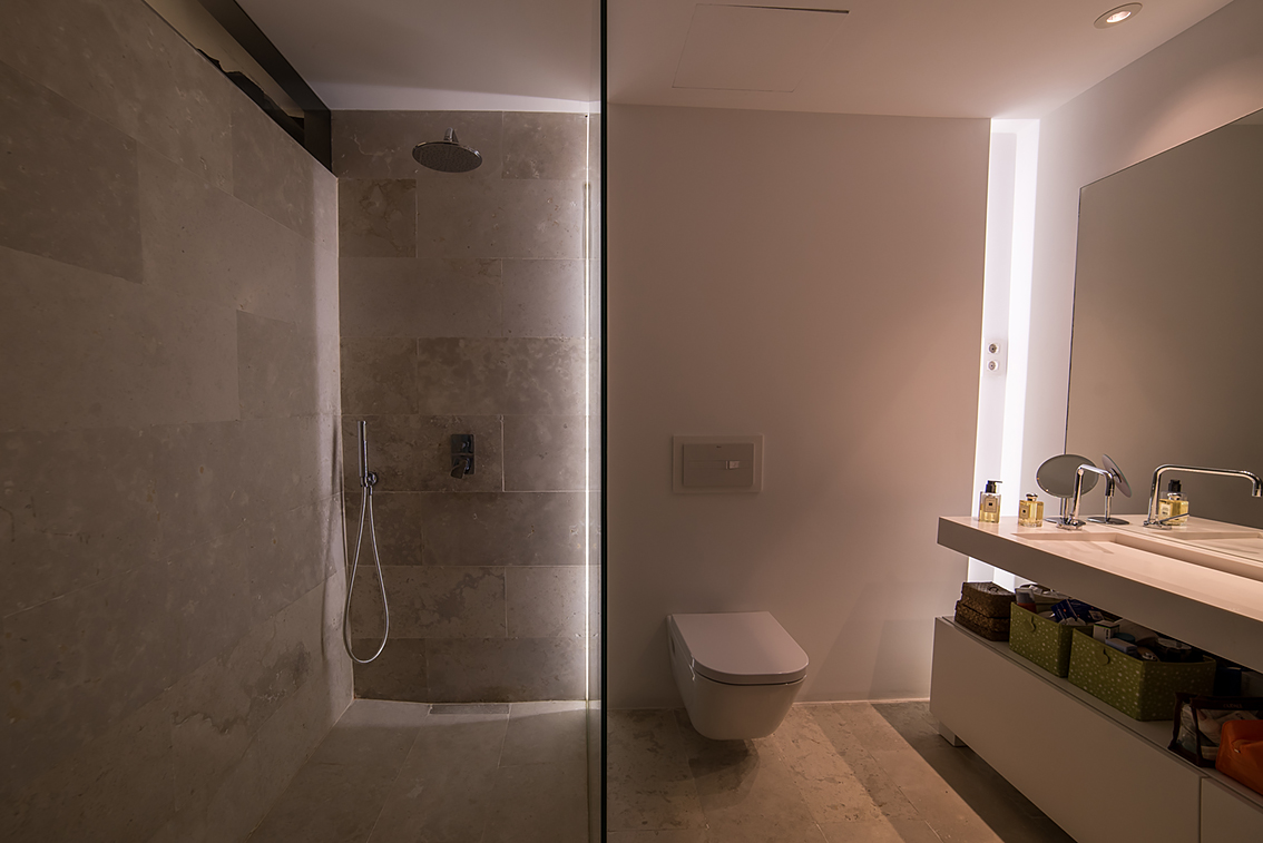 Baño minimalista
