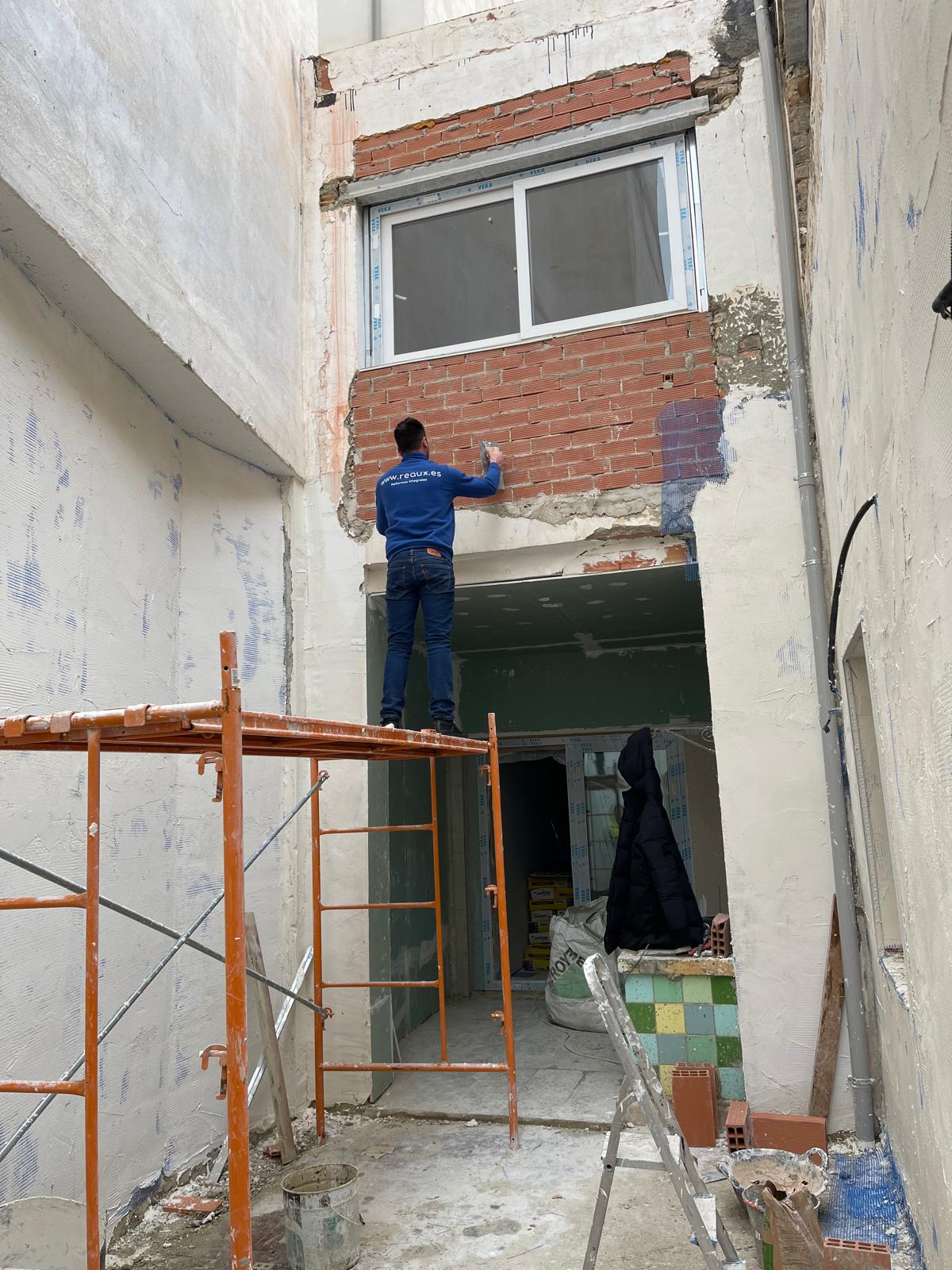 Renovación de fachada en el centro de Torrevieja