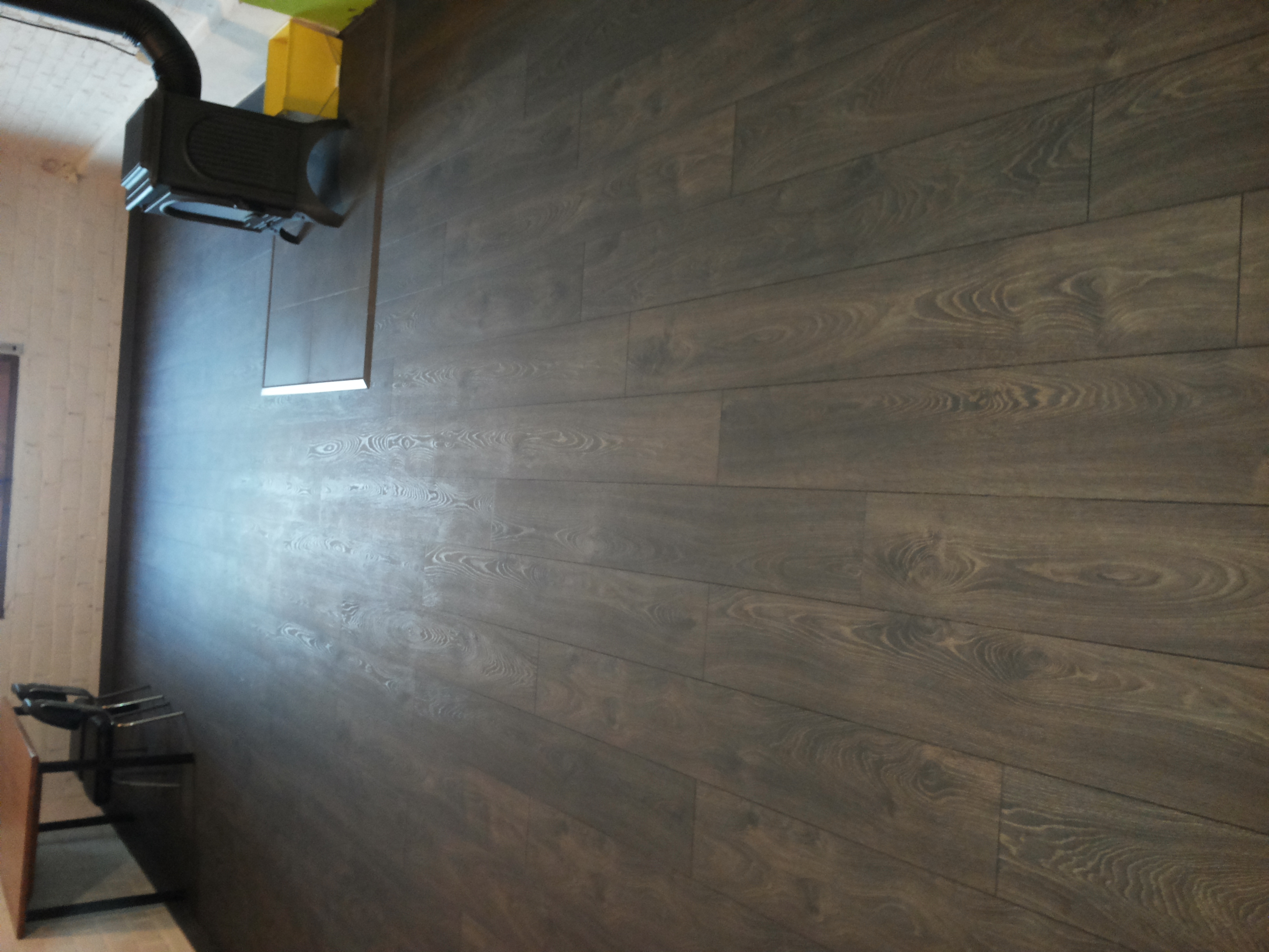 parquet laminado viselado en roble teñido