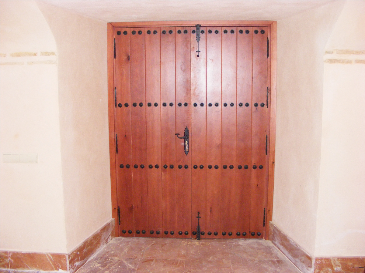 PUERTA DE DOS HOJAS