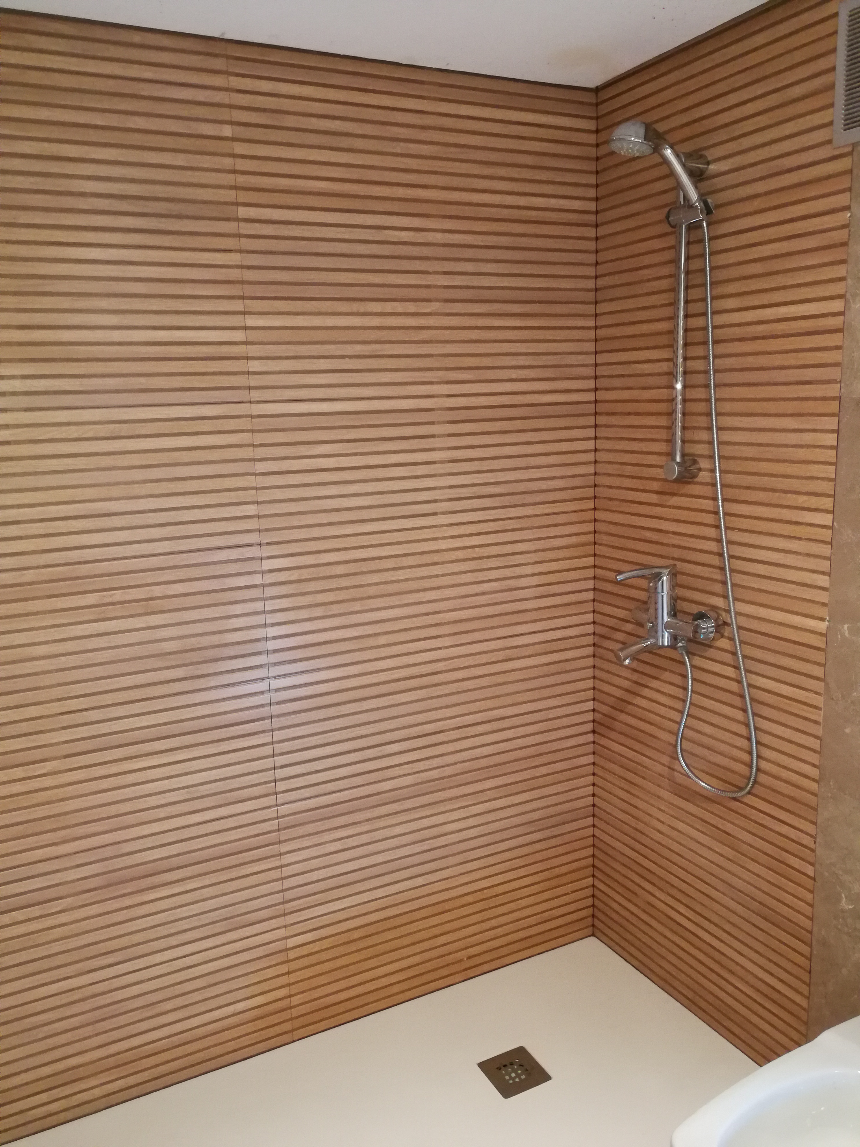 Ducha revestimiento Spa Cuero