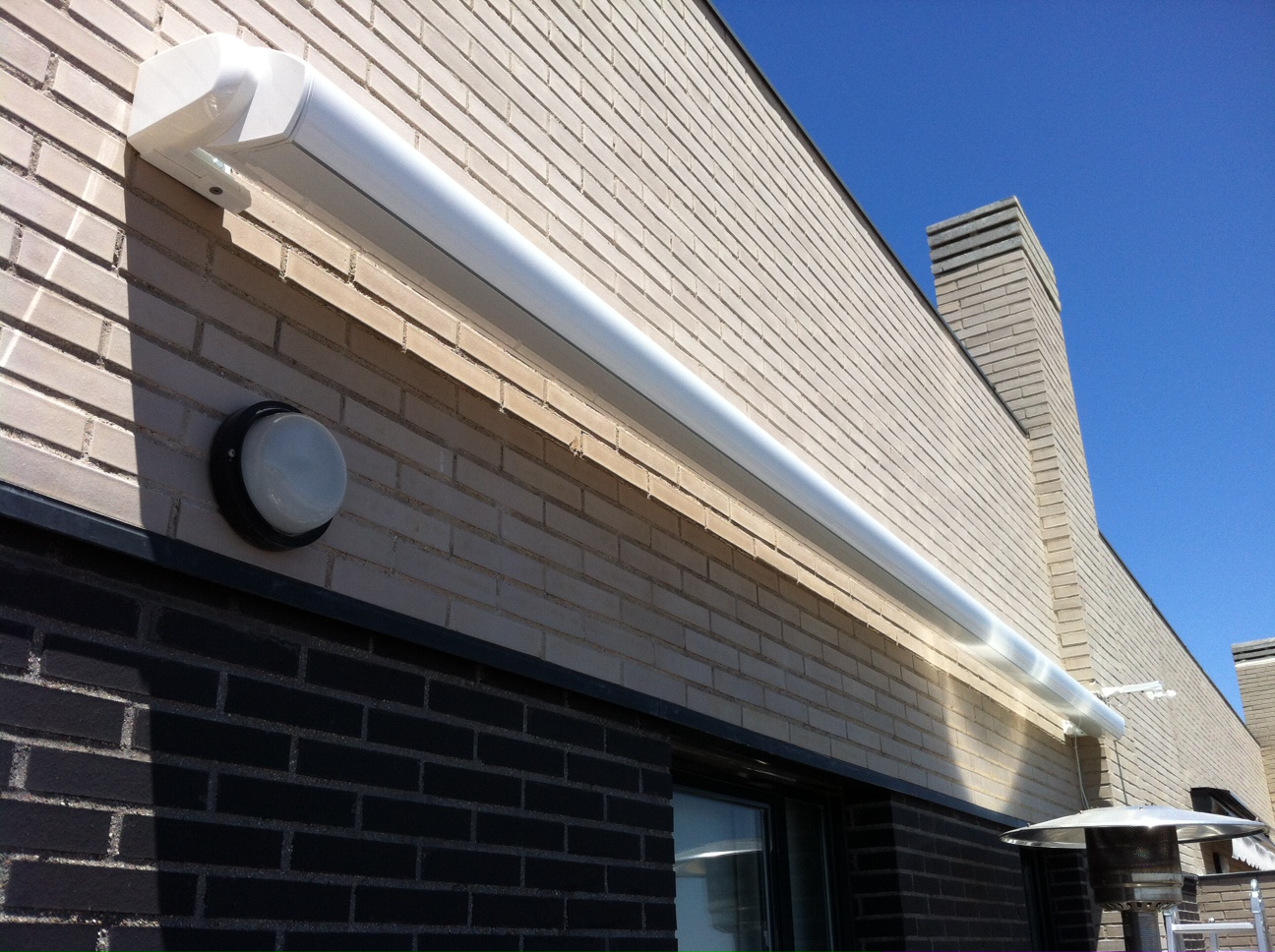 Toldo de cofre extensible