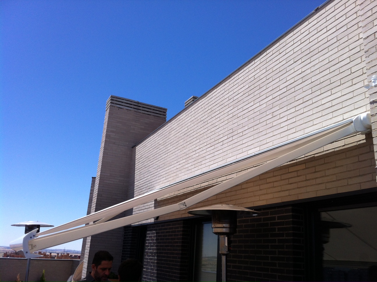 Toldo de cofre extensible