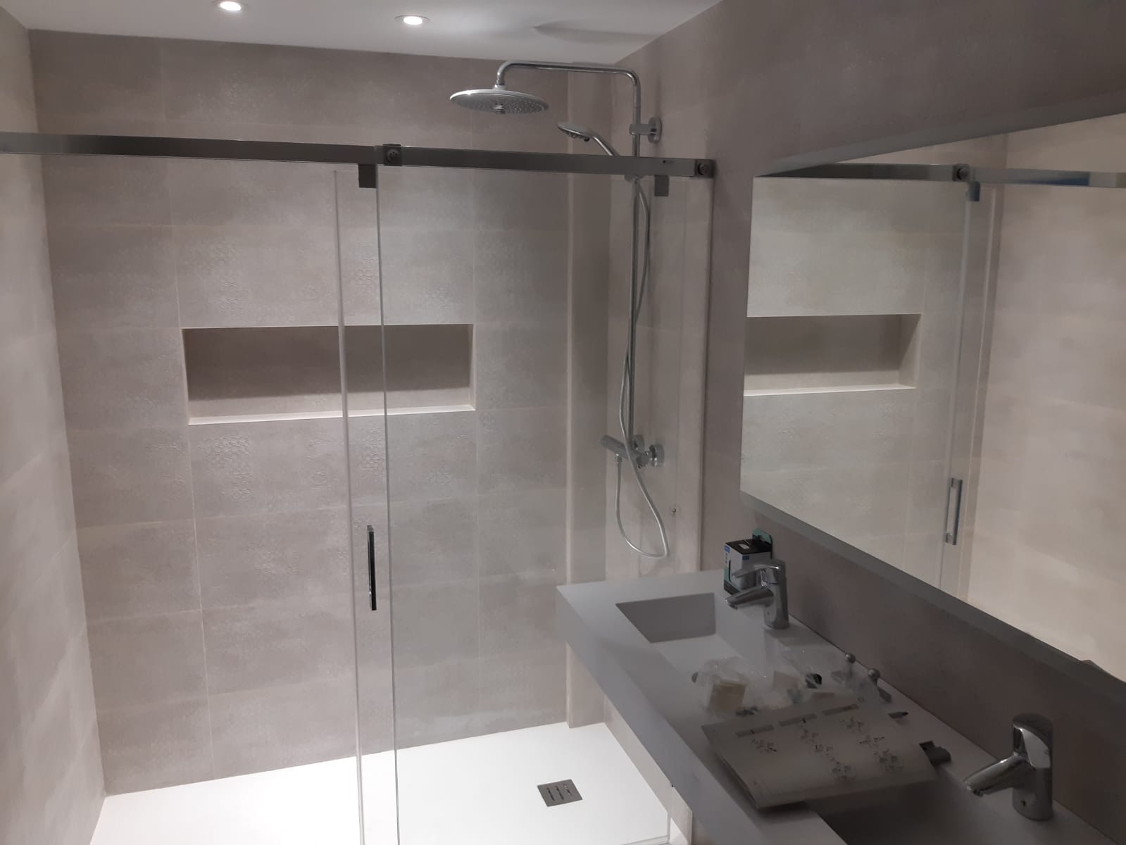 Baño Moderno iluminado