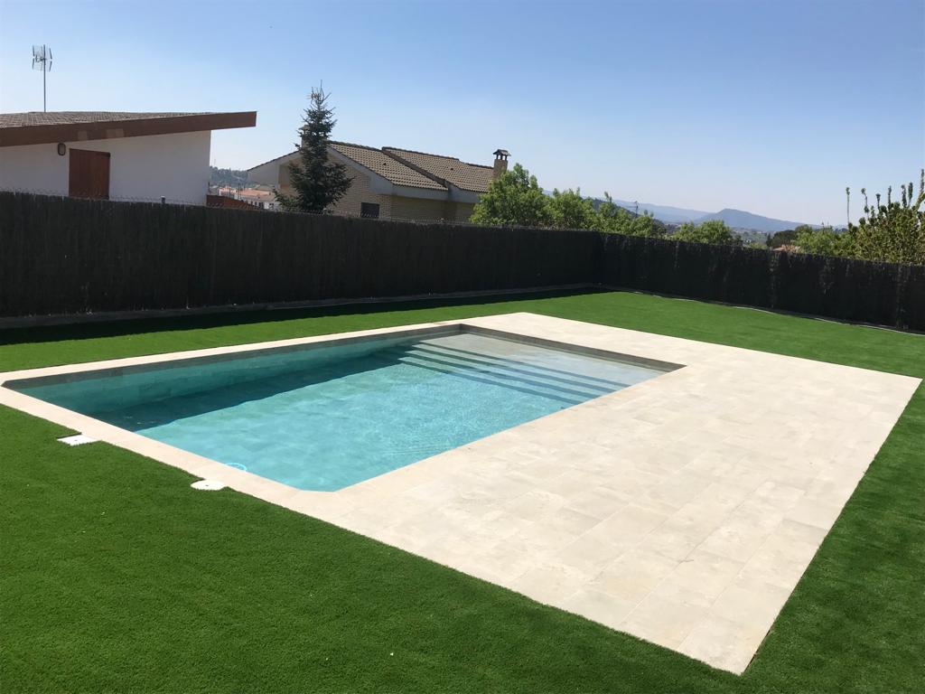 Piscina revestida en porcelánico
