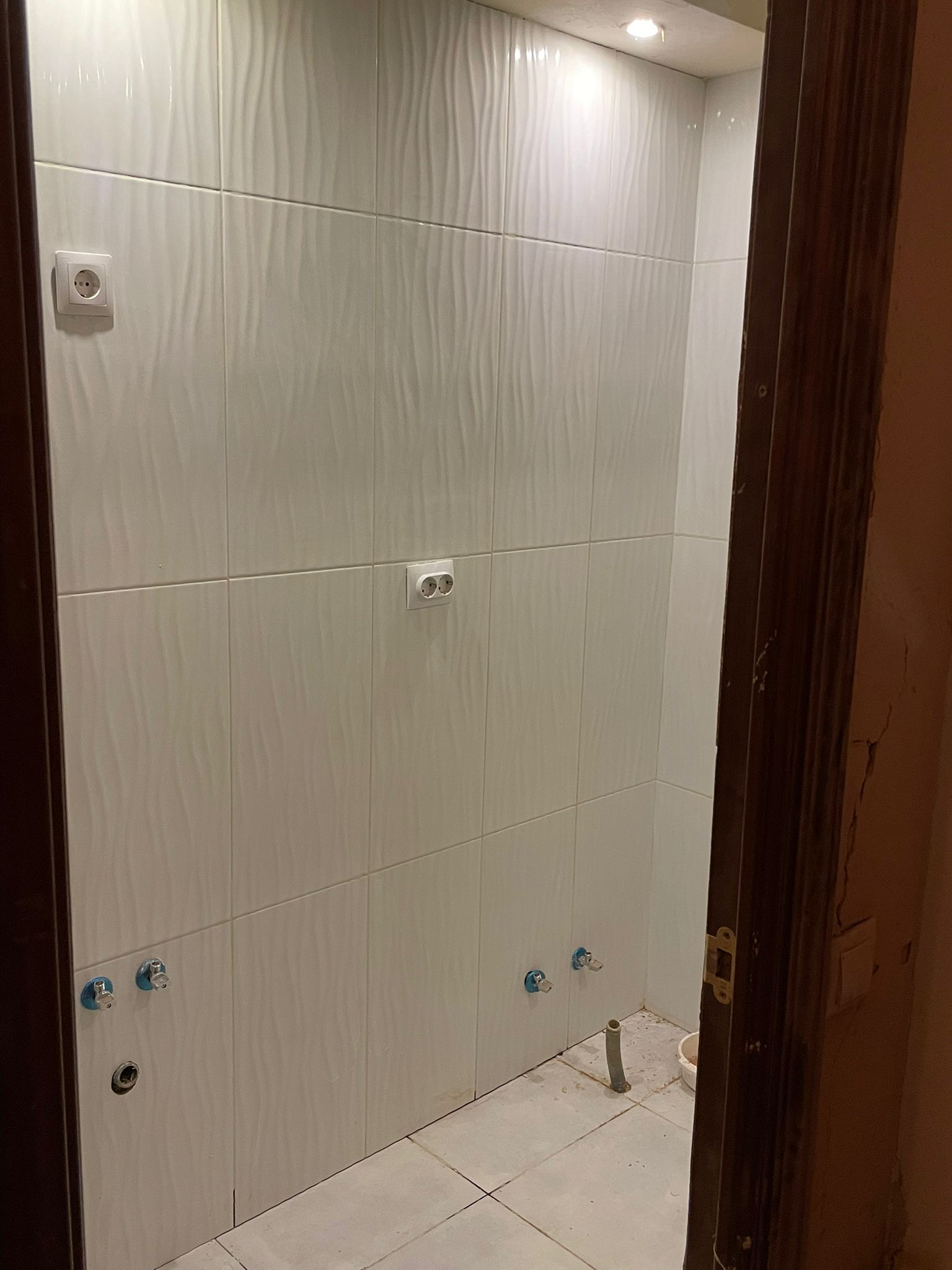 ALICATADO EN BAÑO