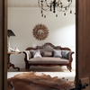 Cortinas y sofá