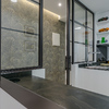 Cocina abierta a salon,ventanas suelo y puertas