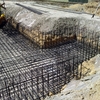 Realizar losa de cimentación, muros de termoarcilla y cubierta de madera