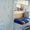 Cama, armario y escritorio